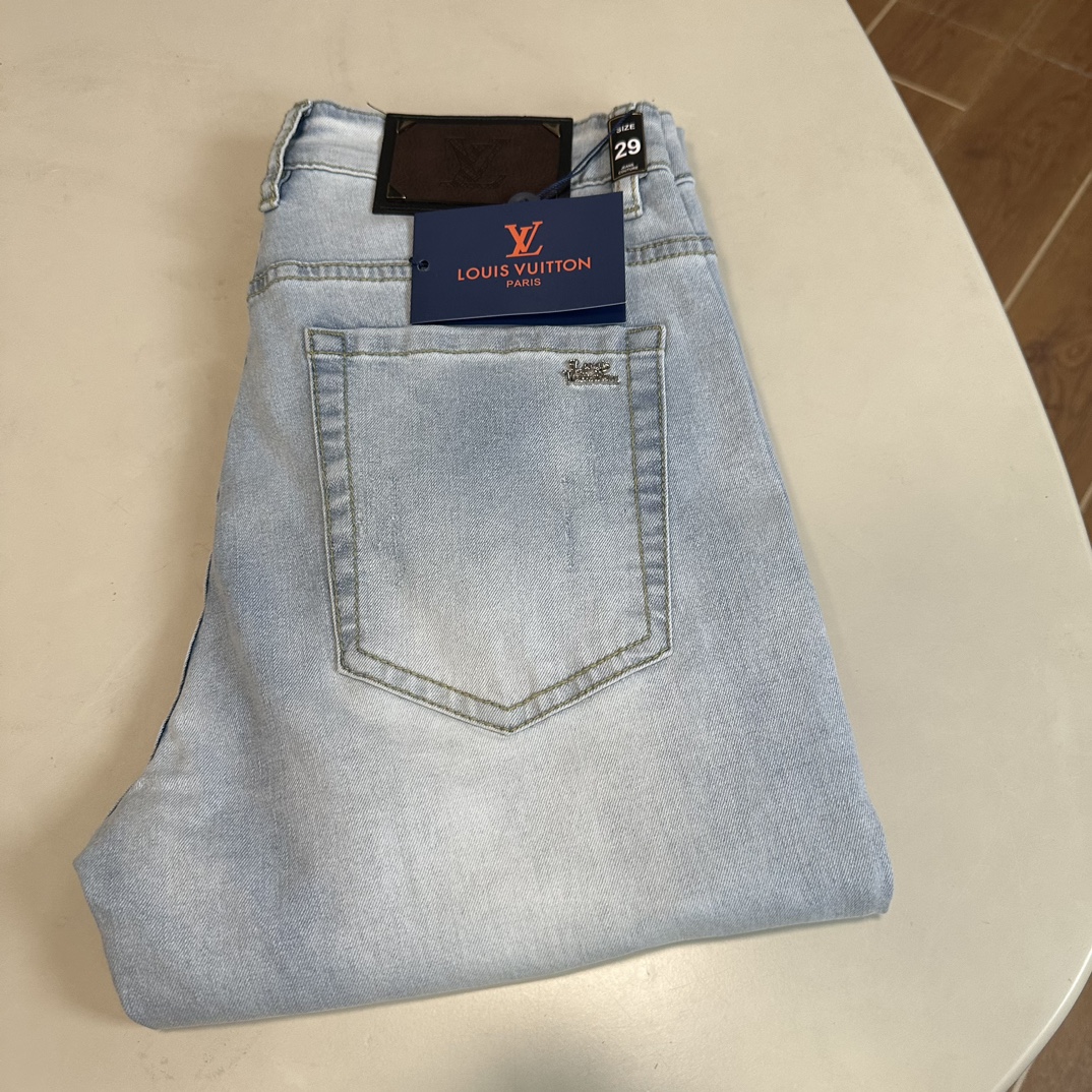 NO:151010,LV Louis Vuitton exclusively for new jeans, high-end version!  Customized fabrics for counters are breathable and comfortable, with impeccable details, and the brand element design concept reflects high quality. The feel is delicate and soft!  It is casually cut, with a great upper body style!  29-38, louis vuitton,louis vuitton,jeans,alexander wang19860909LV 路易威登 独家专供新款 牛仔裤,高端版本！专柜定制面料 透气舒适度高,细节无可挑剔,品牌元素设计理念,体现高品质.手感细腻柔软！呈现休闲裁剪,上身版型超赞！ 码数29-38,,louis vuitton,louis vuitton,jeans,alexander wang,Men's clothing