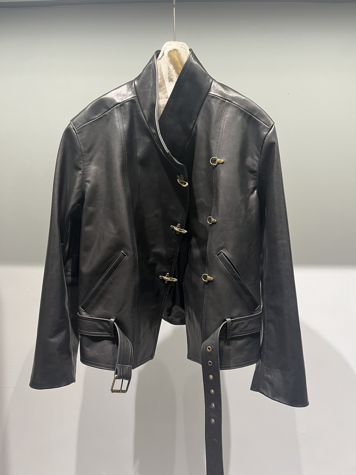 NO:774352,, waxed cowhide wide coat, stiff, stylish and textured, women's clothing, jackets & coats,cowhide,19860909,油蜡牛皮阔版外套,硬挺有型,有质感,女装,jackets & coats,cowhide,,Women's clothing