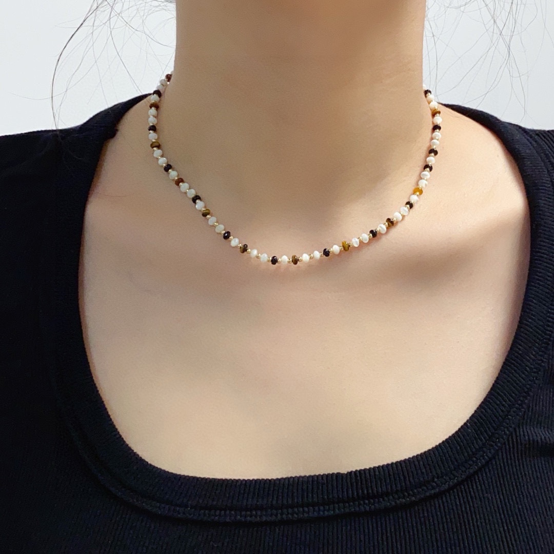 NO:106935,Korean version of ins style Natural tiger eye stone Natural white fritillary natural agate material bead necklace composed of three natural stones Bead necklaces are really retro and high-quality, good-looking, whether worn alone or stacked, they are brilliant, symbolizing safety and health!  I just love it too much, jewelry quality, necklace19860909韩版ins风 天然虎眼石天然白贝母天然玛瑙材质珠子项链3种天然石组成的串珠项链配色真的很复古高级好看无论是单戴还是叠戴都很出彩象征平安与健康！简直不要太爱了,饰品精品,necklace,Jewelry