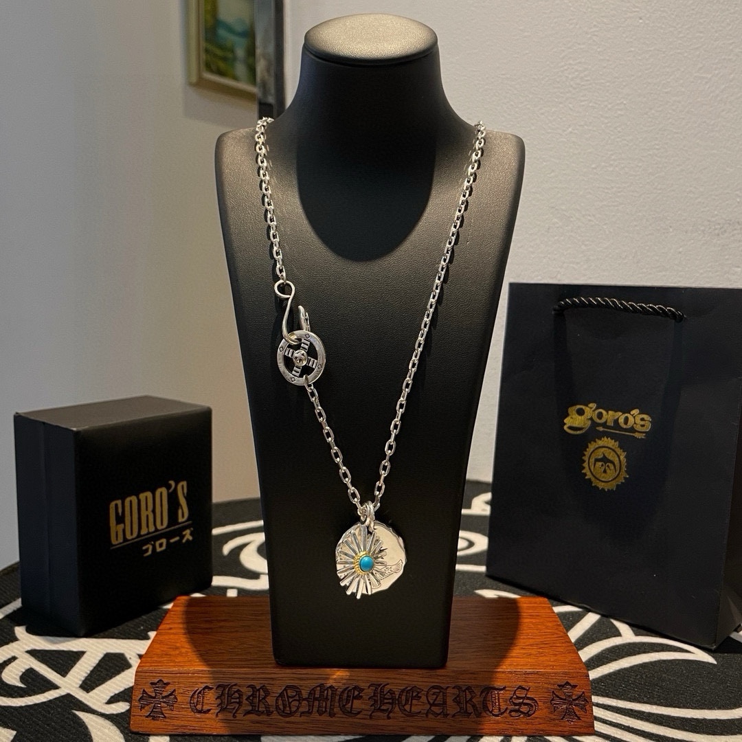 NO:113910,[New Products are on the Shelves] Goro’s Takahashi Goro Matsushi Sea Urchin Silver Cake Pendant, Takahashi Classic Necklace, Top Version, Accepted Exclusive Shooting, Focus on the High-end Market, Kuaishou/ins/Xiaohongshu popular models, absolutely different from ordinary versions!  The details of the picture product are consistent with ZP!  Original production process, precision quality, purely handmade, authentic model opening, fashion essentials, both men and women can wear, same couple style, rock punk silver style, retro elements, trendy and versatile, same style on the official website, fine jewelry, necklace19860909批【新品上架】Goro’s高桥吾郎松石海胆银饼吊坠,高桥经典项链,顶级版本,认准独家拍摄,主攻高端市场 ,快手/ins/小红书热门款,绝对区别普通版本！图片产品细节与ZP一致！原版制作工艺 精工品质 纯手工打造 ～正品开模潮流时尚必备 男女均可佩戴 情侣款同款 摇滚朋克泰银风格 复古元素 潮流百搭 官网同款,饰品精品,necklace,Jewelry