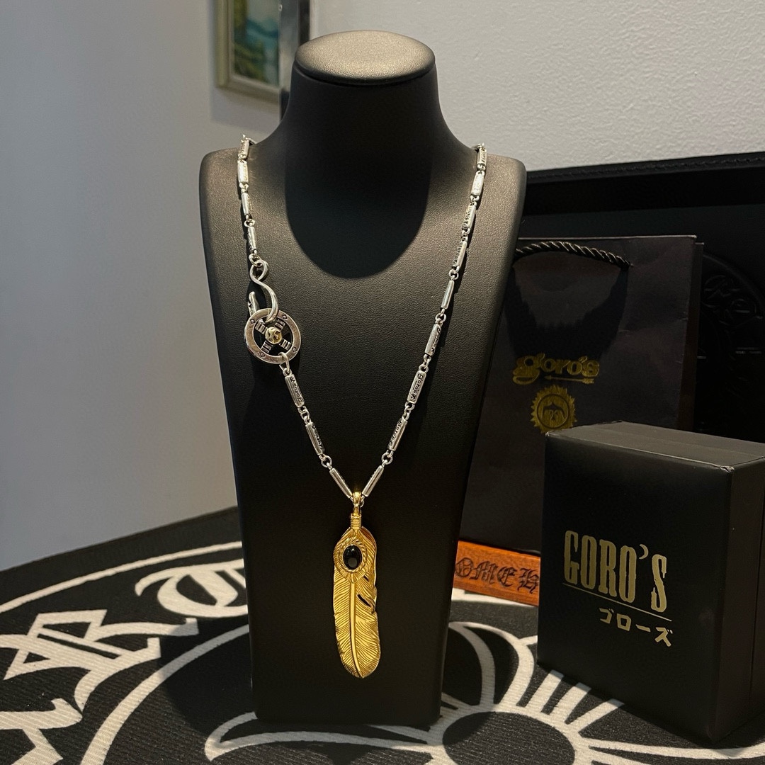 NO:106947,[New Products are on the Shelves] Goro’s Takahashi Goro Golden Feather Pendant, Takahashi Classic Bamboo Necklace, Top Version, Accepted Exclusive Shooting, Focus on the High-end Market, Kuaishou/ins/Xiaohongshu popular models, absolutely different from ordinary versions!  The details of the picture product are consistent with ZP!  Original production process, precision quality, purely handmade, authentic model opening, fashion essentials, both men and women can wear, same couple style, rock punk silver style, retro elements, trendy and versatile, same style on the official website, fine jewelry, necklace19860909【新品上架】Goro’s高桥吾郎金色羽毛吊坠,高桥经典竹节项链,顶级版本,认准独家拍摄,主攻高端市场 ,快手/ins/小红书热门款,绝对区别普通版本！图片产品细节与ZP一致！原版制作工艺 精工品质 纯手工打造 ～正品开模潮流时尚必备 男女均可佩戴 情侣款同款 摇滚朋克泰银风格 复古元素 潮流百搭 官网同款,饰品精品,necklace,Jewelry