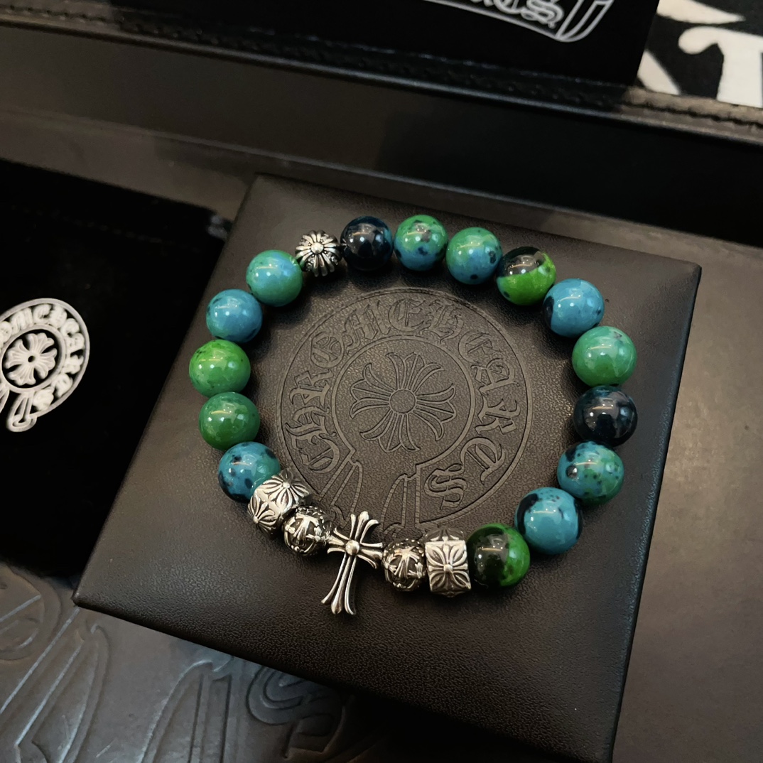 批💰140 新款【专柜品质】Chrome Hearts克罗心经典复古多元素手串手链 ，快手/ins/小红书热门，凹凸造型不同的花纹设计风格呈现出与众不同 十字架童军花是克罗心的标志 所以更经久不衰 正品打版Chrome Hearts克罗心 区别市场普通轻版 对版对标品质 看字印细节 复古做旧灰氧程度.精工版本！