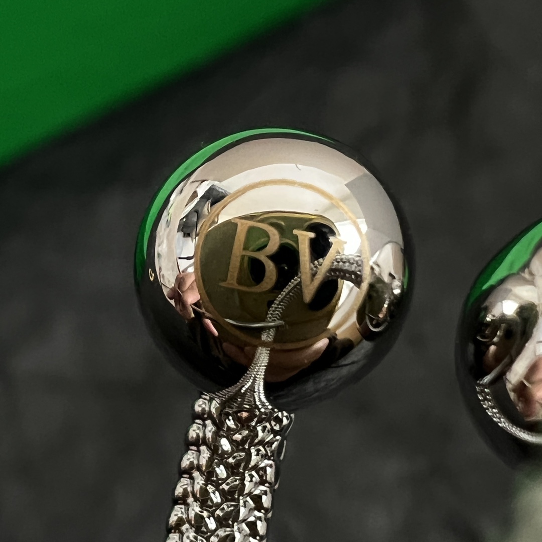 【】Bottega Veneta 🆕BV戒指  金属感十足  上手特别特别赞，整体细节非常令人惊喜，设计