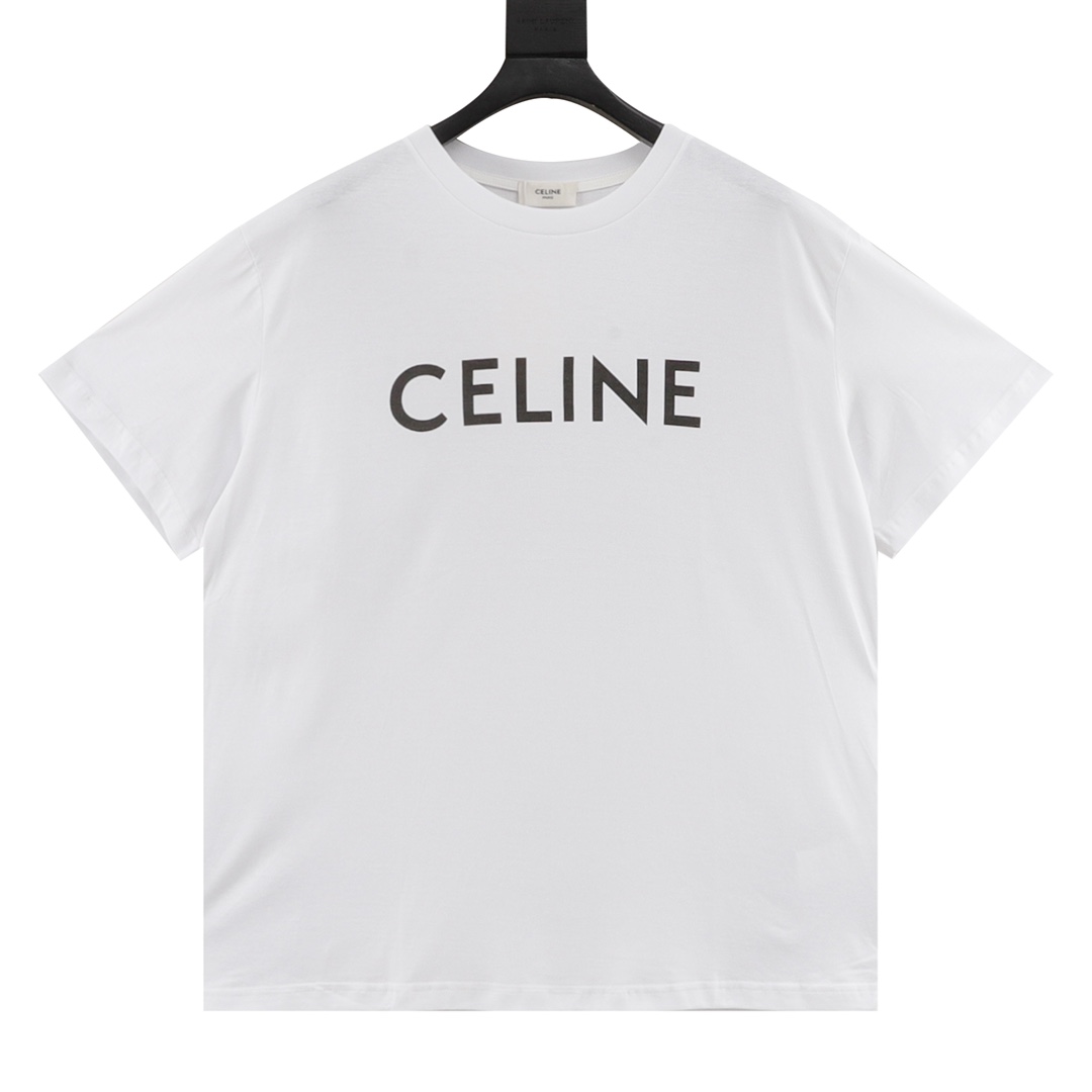 CELINE/赛琳 经典字母印花基础款短袖T恤 CE气质清爽干净的短袖T恤 夏天T恤季到了，你准备好了吗？！精选厚实的平织棉布制作，面料质感瓷实很显气质 高克重的棉布着身非常透气，吸湿排汗 宽松的T恤版型裁剪，比一般休闲T恤要宽松些 OV…