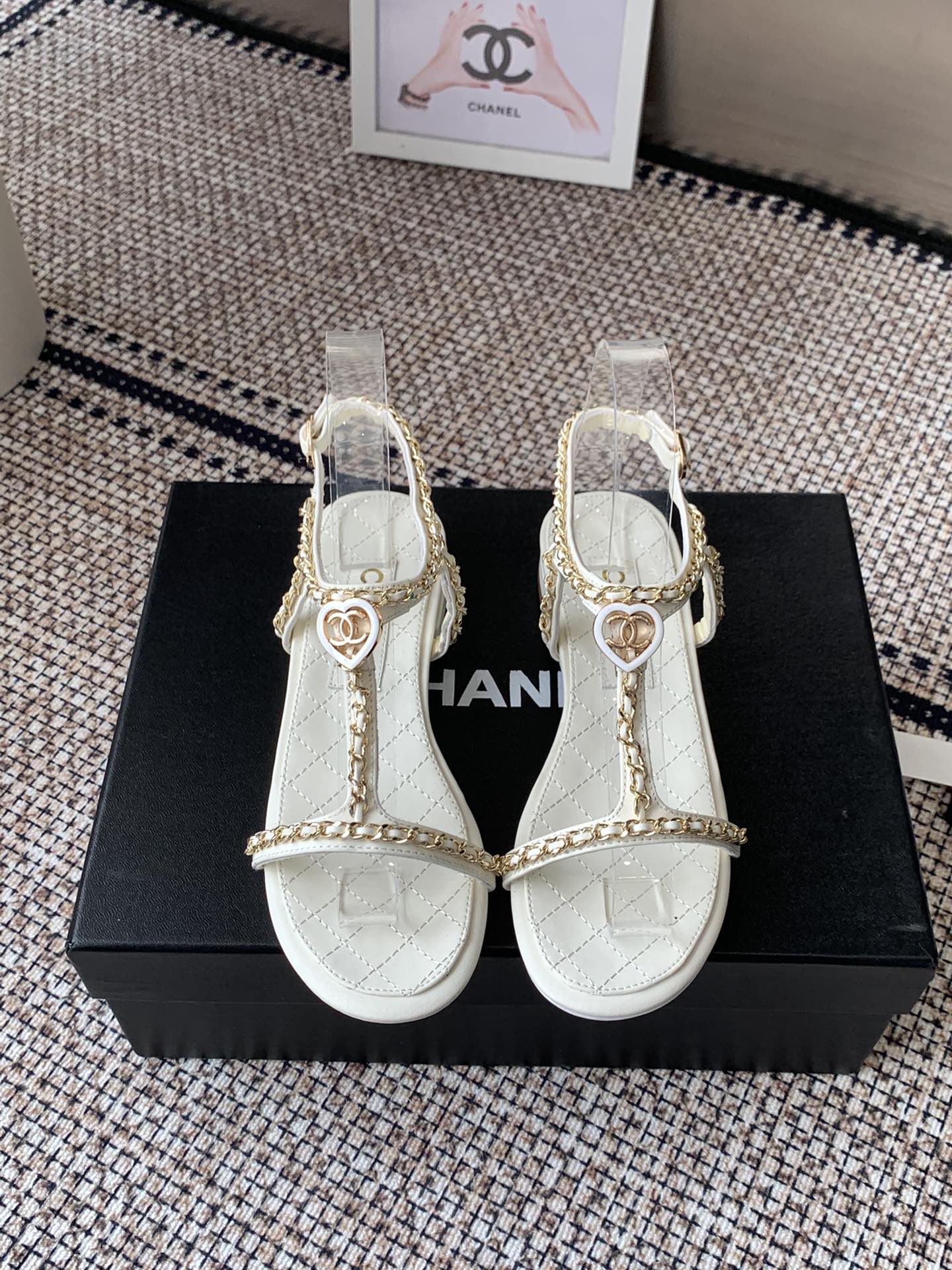 NO:232090,Chanel-Chanel-2025 Spring Style, Top-Level Chain for the Counter, Zp-produced and developed, all customized materials, exclusive mold opening sole, all details are shipped together, and even the packaging is the same as the genuine one. The original Italian leather sole size: women's 35-41 (40 41 custom made without return or replacement), sandals, chanel, chanel, sandals, Leather soles19860909Chanel香奈儿——2025春款 专柜顶级链条 整双鞋子采购Zp开发打造,全部定制材料,独家开模大底,细节全部对版出货,连包装也做到跟正品一样.原版意大利真皮大底码数:女35-41（40 41订做不退不换）,凉鞋,chanel,chanel,sandals,Leather soles,Women's Shoes