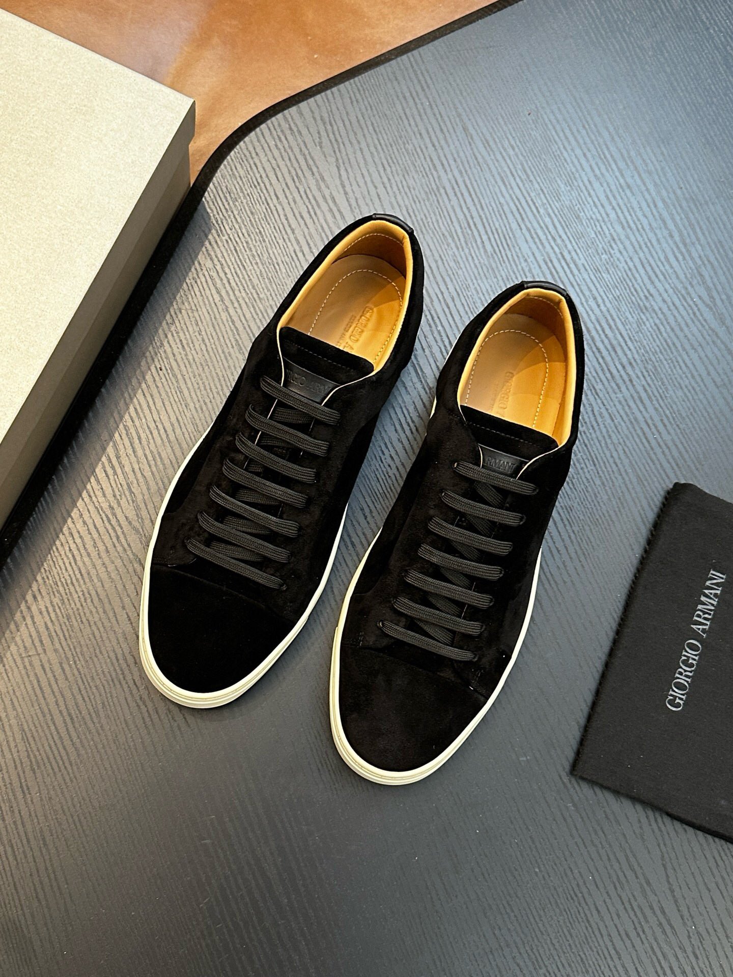 NO:221680,Brand ARMANI original color matching Number of 39-44 standard codes Price Material Armani new style casual shoes are boutique and create extremely high quality. The upper is soft toe layer cowhide, breathable cowhide inner cowhide footbed Original mold open sole Comfortable soft lightweight, Armani casual shoes, armani, armani, cowhide19860909品牌ARMANI 颜色原版配色 码数39-44标准码 价格 材质阿玛尼新款 休闲鞋精品打造极高质量 鞋面采用柔软头层牛皮 透气牛皮内里 牛皮垫脚 原版开模大底 舒适 柔软 轻便,阿玛尼 休闲鞋,armani,armani,cowhide,Men's shoes