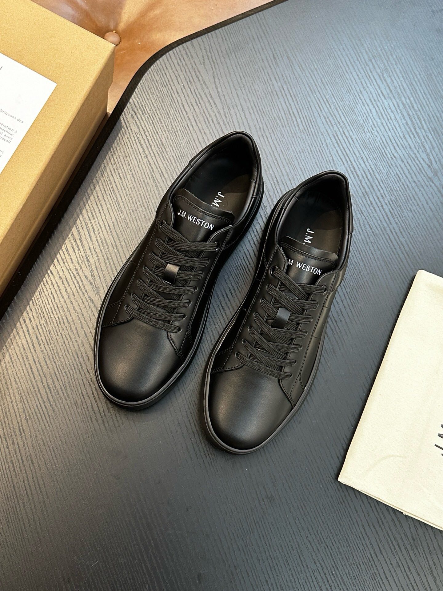 NO:222288,J.M.WESTON new men's shoes, lace-up casual shoes and sneakers, imported original reverse velvet cowhide, cowhide inner, cowhide inner makes the shoes fashionable and comfortable to wear. Size 39-44 (customized by 38, 45, 46), J.M casual shoes, sneakers, cowhide19860909J.M.WESTON新款男鞋,系带休闲鞋运动鞋,进口原版反绒牛皮,牛皮内里,牛皮内里让鞋子穿在脚上时尚又舒适.码数39-44（38、45、46定做）,J.M休闲鞋,sneakers,cowhide,Men's shoes