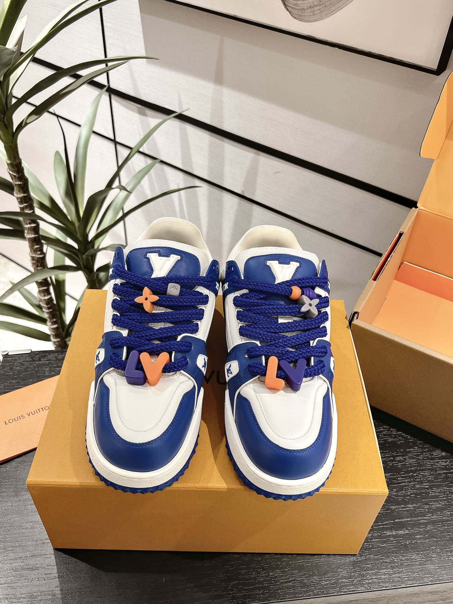 NO:402275,Lv Fat Ding, Fat Ding, Little Cute, Couple Style, 2025 Spring Color, Currently, this version is only available for zp on the market. The highest restores all details and packaging. The latest upgraded version of lvtrainer Xiao Fat Ding 2025 is the same as the original version. Exclusive model opening. Market ceiling level. Welcome to compare. Version private model bottom. Large star particles. Different from the thin small star paired jewelry-level buttons. The buttons were opened for a month before the version was finalized!  Each button is smooth and not rough, with a crystal clear texture!  The shoe waist is equipped with elastic bands to protect the ankle better and improve comfort, which is different from the market. The midsole cloth is a virtual and real-life printing effect, avoiding fake at a glance!  Size: Women 35-40 Men 39-4, casual shoes/sports shoes, louis vuitton, sneakers19860909Lv胖丁 肥嘟嘟 小可爱 情侣款 2025开春色 目前此版本只做zp上市的 最高还原所有细节 、包装 lvtrainer小胖丁2025最新升级版本 原版一致 独家开模 市场天花板级 欢迎对比 对版私模大底 大星星颗粒 区别市场单薄的小星星对版饰品级扣子 扣子开模了一个月才定版！ 每一个扣子都光滑不粗糙,晶莹剔透的质感！鞋腰对版做了松紧带 更能护好脚踝 提高舒适度,区别于市场货.中底布 是虚实相间的 独家打印效果 避免一眼假！ 码数:女35-40 男39-4,休闲鞋/运动鞋,louis vuitton,sneakers,Women's Shoes