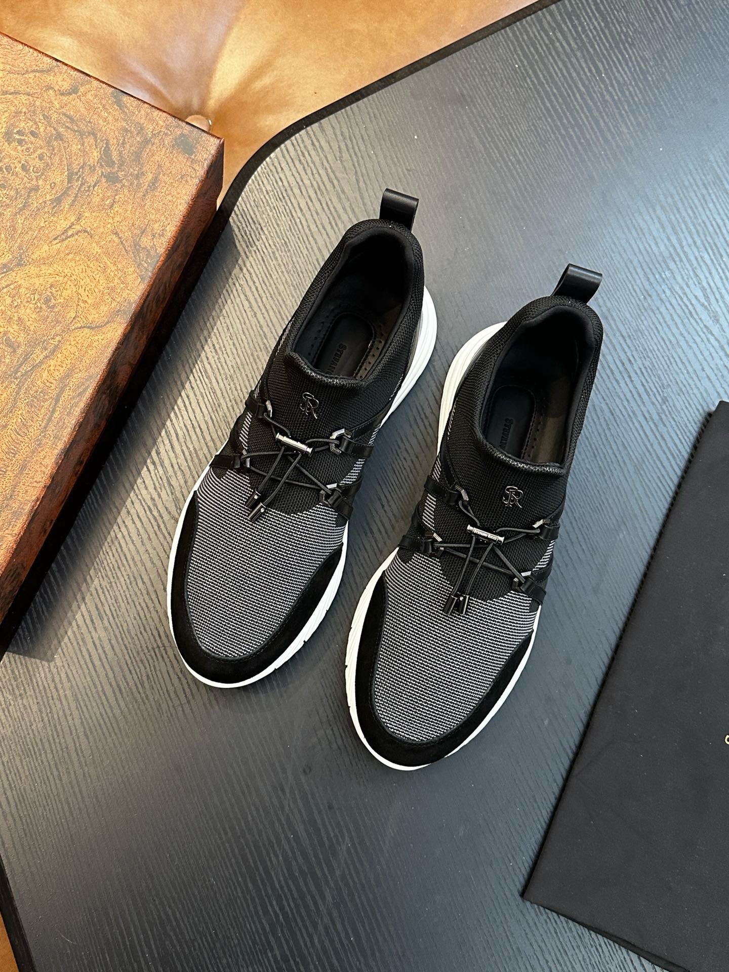 NO:222779,Original quality! Stefano Ricci men's casual leather shoes. They use imported original calfskin spliced ​​flying mesh, cowhide inner lining. The leather is soft and delicate, and the comfort is excellent!  Ultra-light foamed outsole. 39-44 customized 38.45., Stephen - casual shoes, cowhide19860909原版品质!Stefano Ricci（史蒂芬）男士休闲皮鞋.采用进口原版小牛皮拼接飞织网,牛皮内里 皮质柔软细腻,舒适度极好！超轻的发泡大底.39-44定做38.45.,史蒂芬-休闲鞋,cowhide,Men's shoes