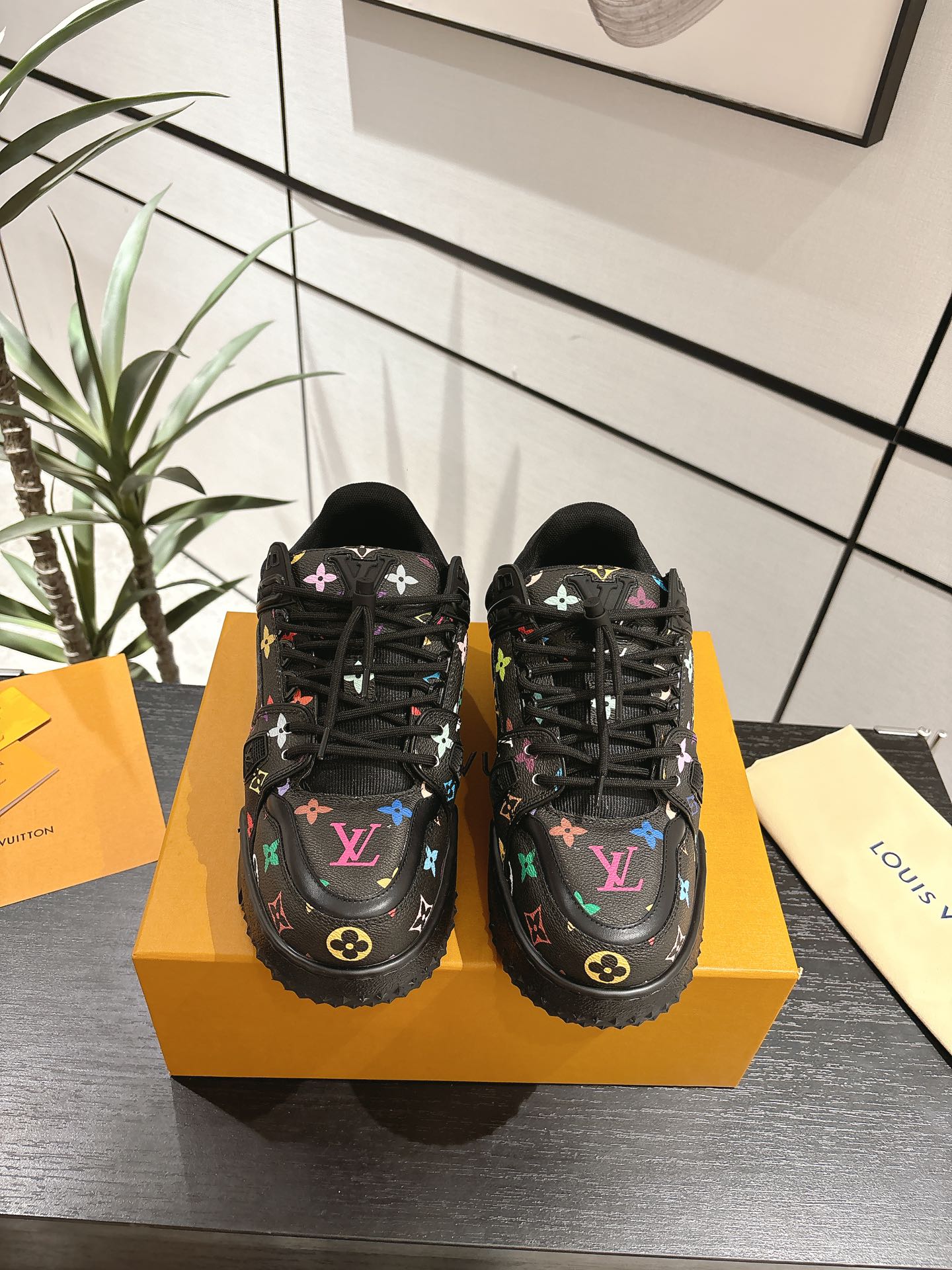 NO:402247,Lv Fat Ding, Fat Ding, Little Cute, Couple Style, 2025 Spring Color, Currently, this version is only available for zp on the market. The highest restores all details and packaging. The latest upgraded version of lvtrainer Xiao Fat Ding 2025 is the same as the original version. Exclusive model opening. Market ceiling level. Welcome to compare. Version private model bottom. Large star particles. Different from the thin small star paired jewelry-level buttons. The buttons were opened for a month before the version was finalized!  Each button is smooth and not rough, with a crystal clear texture!  The shoe waist is equipped with elastic bands to protect the ankle better and improve comfort, which is different from the market. The midsole cloth is a virtual and real-life printing effect, avoiding fake at a glance!  Size: Women 35-40 Men 39-45, casual shoes/sports shoes, louis vuitton, sneakers19860909Lv胖丁 肥嘟嘟 小可爱 情侣款 2025开春色 目前此版本只做zp上市的 最高还原所有细节 、包装 lvtrainer小胖丁2025最新升级版本 原版一致 独家开模 市场天花板级 欢迎对比 对版私模大底 大星星颗粒 区别市场单薄的小星星对版饰品级扣子 扣子开模了一个月才定版！ 每一个扣子都光滑不粗糙,晶莹剔透的质感！鞋腰对版做了松紧带 更能护好脚踝 提高舒适度,区别于市场货.中底布 是虚实相间的 独家打印效果 避免一眼假！ 码数:女35-40 男39-45,休闲鞋/运动鞋,louis vuitton,sneakers,Women's Shoes