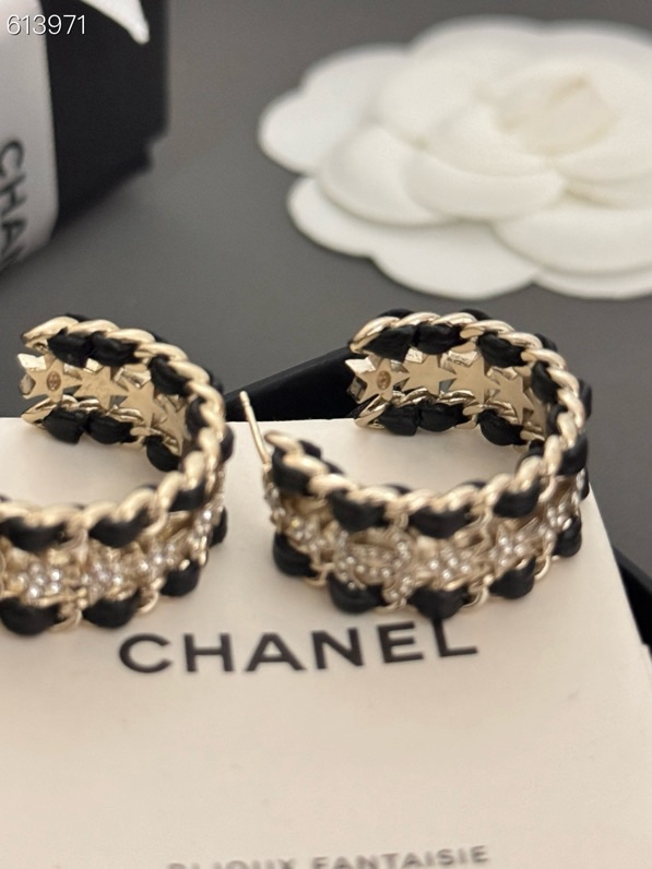 Chanel 高品质 细节如图【香星星 黑皮耳圈耳钉】中古款 非常推荐 “流行稍纵即逝