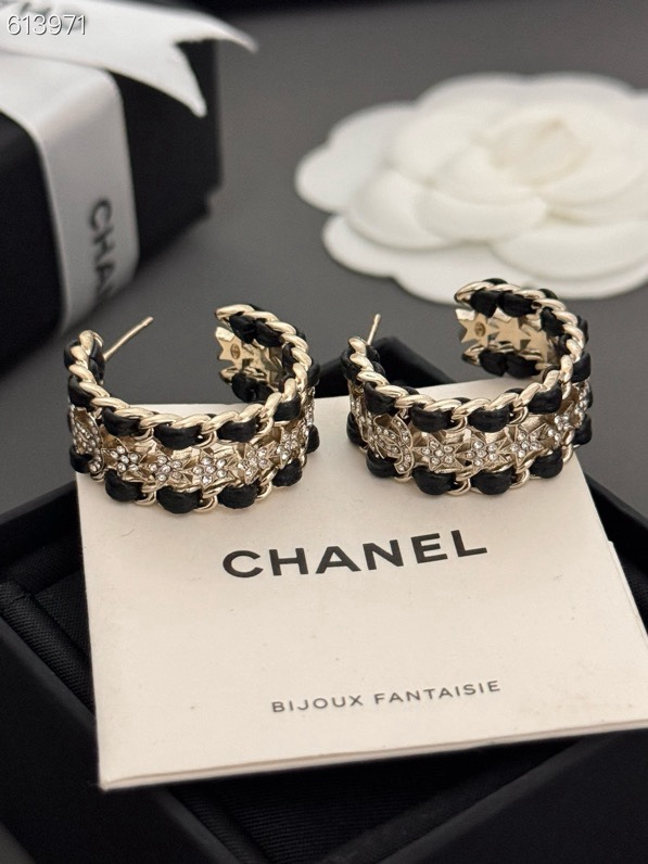Chanel 高品质 细节如图【香星星 黑皮耳圈耳钉】中古款 非常推荐 “流行稍纵即逝