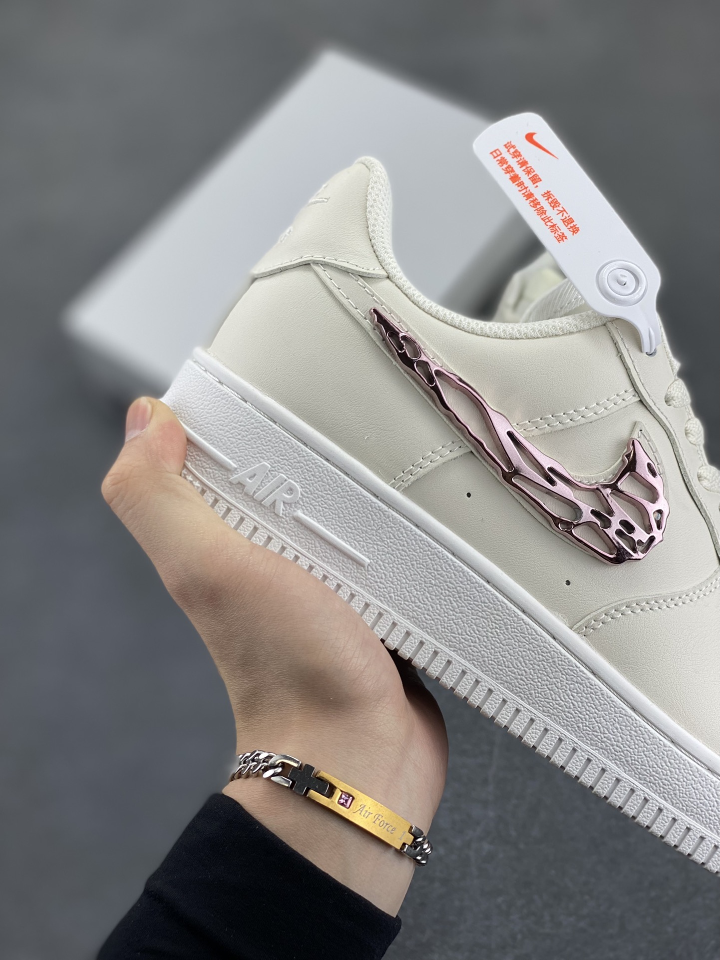 图片[6]-Nike Air Force 1 Low 空军一号低帮百搭休闲运动板鞋。柔软、弹性十足的缓震性能和出色的中底设计，横跨复古与现代的外型结合，造就出风靡全球三十多年的Force 1，直到今天还深受青睐。 货号：IF1686-161 尺码：36 36.5 37.5 38 38.5 39 40 40.5 41 42 42.5 43 44 44.5 45-选品中心