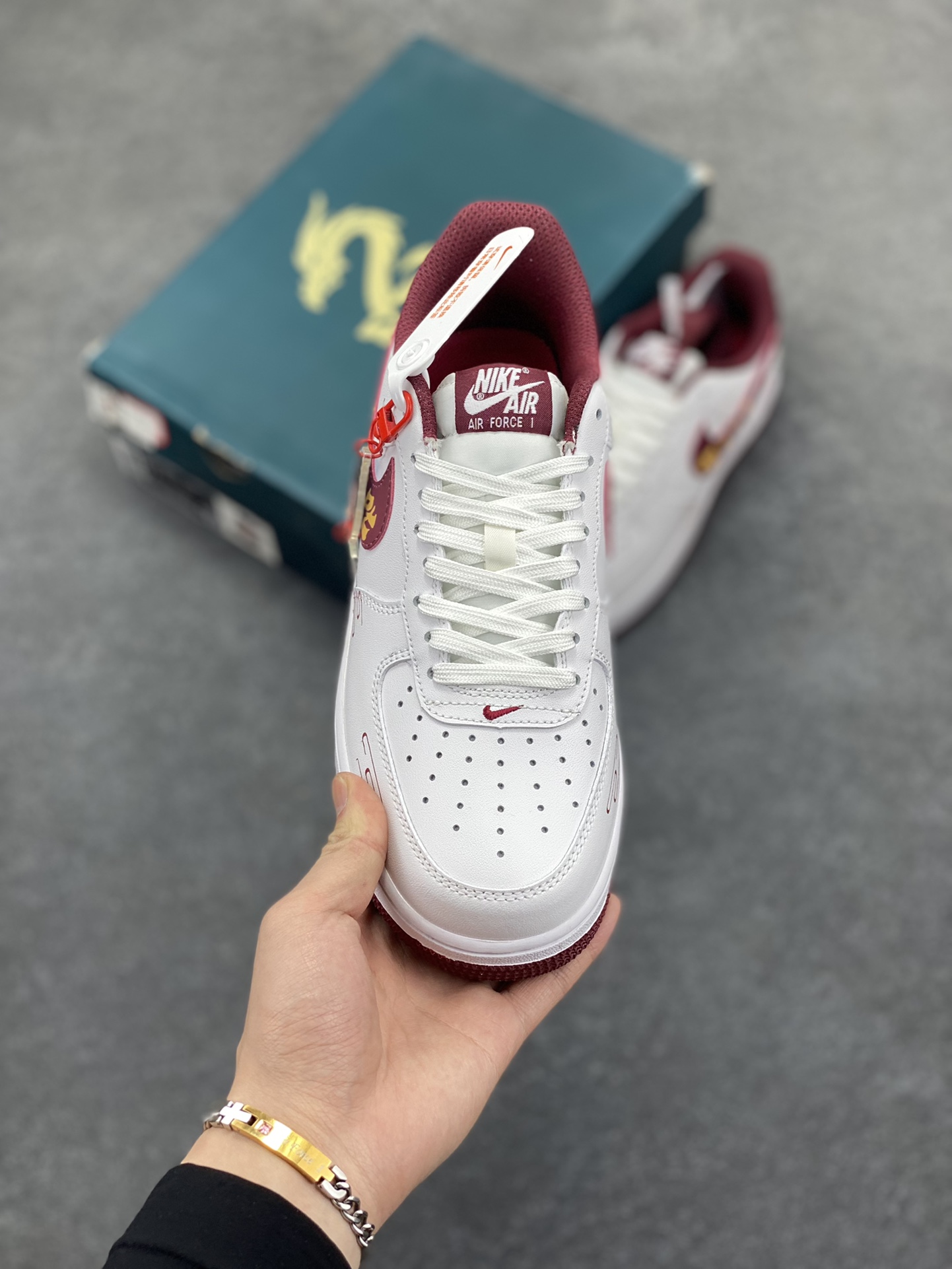 图片[2]-二次元手绘涂鸦“叱咤风云”🧡“Nezha”🧡 空军一号定制板鞋 国漫之光电影#《哪吒2》 冲击全球票房 – “从来生死都看淡，专和老天对着干。我命由我不由天，小爷成魔不成仙。” 混天绫，火尖枪，乾坤圈，风火轮—“若前方无路，我便踏出一条路！若天地不容，我便扭转这乾坤！” 货号：FV5988-105 尺码：36 36.5 37.5 38 38.5 39 40 40.5 41 42 42.5 43 44 44.5 45-选品中心