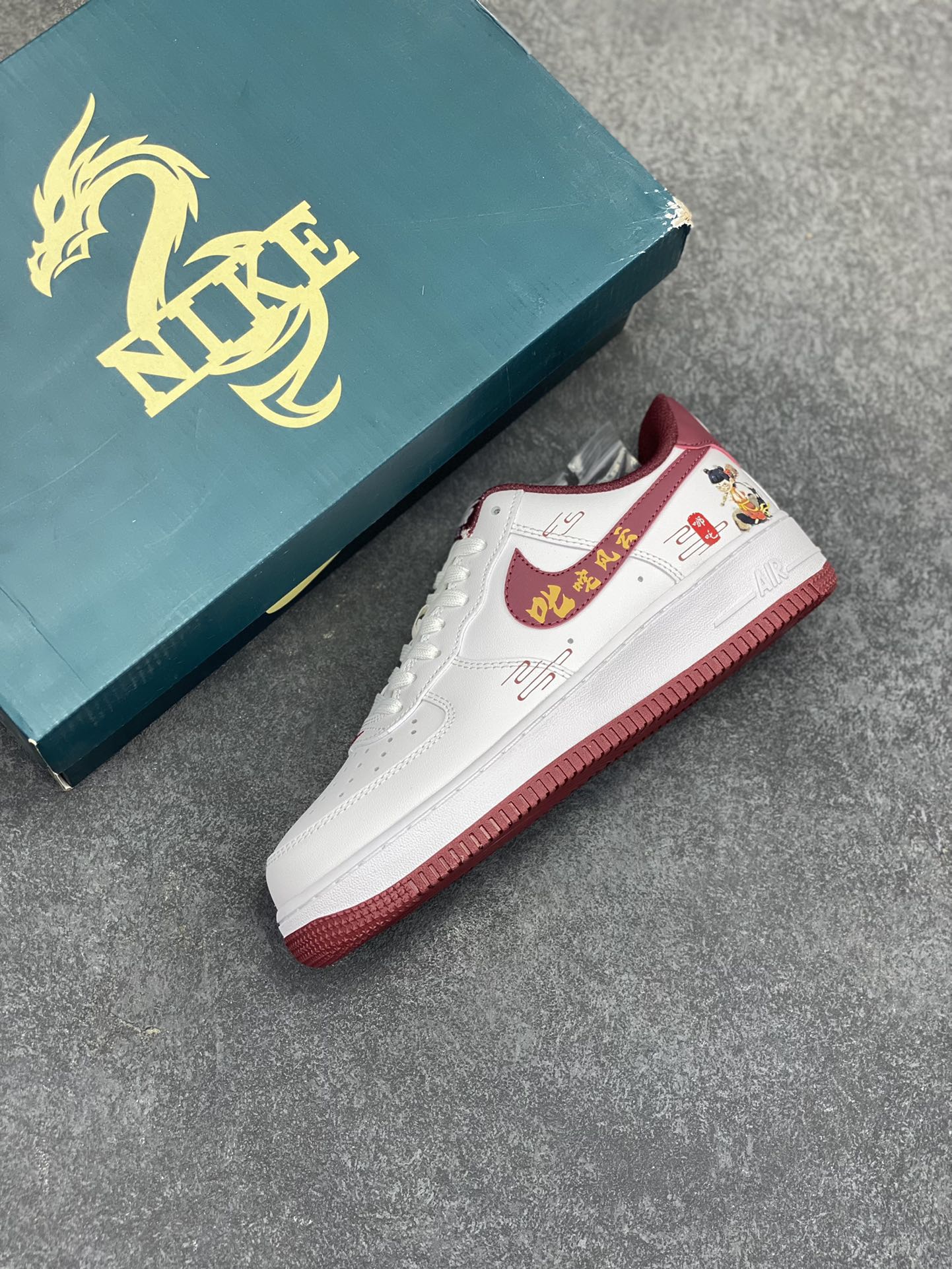 图片[7]-二次元手绘涂鸦“叱咤风云”🧡“Nezha”🧡 空军一号定制板鞋 国漫之光电影#《哪吒2》 冲击全球票房 – “从来生死都看淡，专和老天对着干。我命由我不由天，小爷成魔不成仙。” 混天绫，火尖枪，乾坤圈，风火轮—“若前方无路，我便踏出一条路！若天地不容，我便扭转这乾坤！” 货号：FV5988-105 尺码：36 36.5 37.5 38 38.5 39 40 40.5 41 42 42.5 43 44 44.5 45-选品中心