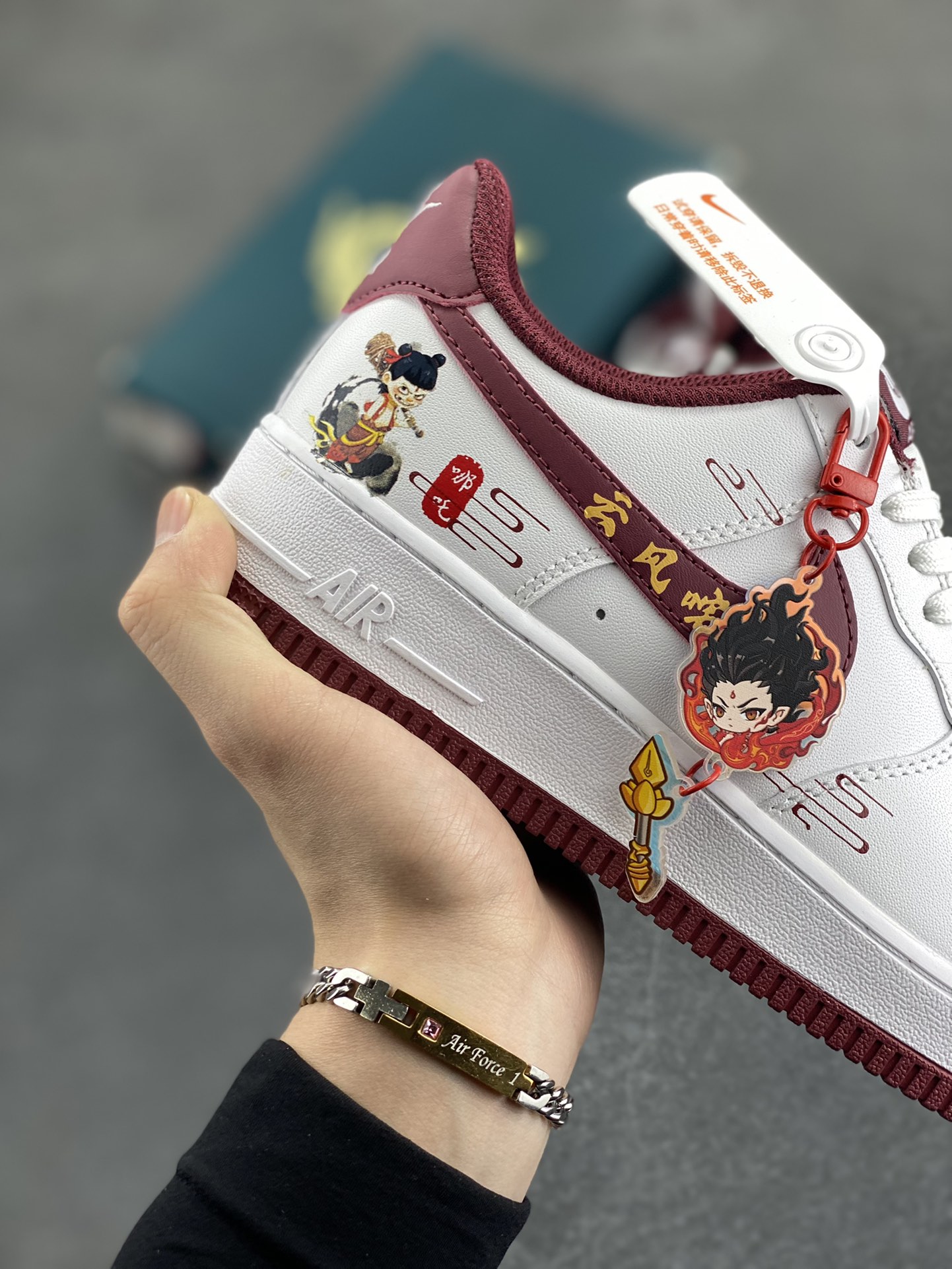 图片[6]-二次元手绘涂鸦“叱咤风云”🧡“Nezha”🧡 空军一号定制板鞋 国漫之光电影#《哪吒2》 冲击全球票房 – “从来生死都看淡，专和老天对着干。我命由我不由天，小爷成魔不成仙。” 混天绫，火尖枪，乾坤圈，风火轮—“若前方无路，我便踏出一条路！若天地不容，我便扭转这乾坤！” 货号：FV5988-105 尺码：36 36.5 37.5 38 38.5 39 40 40.5 41 42 42.5 43 44 44.5 45-选品中心