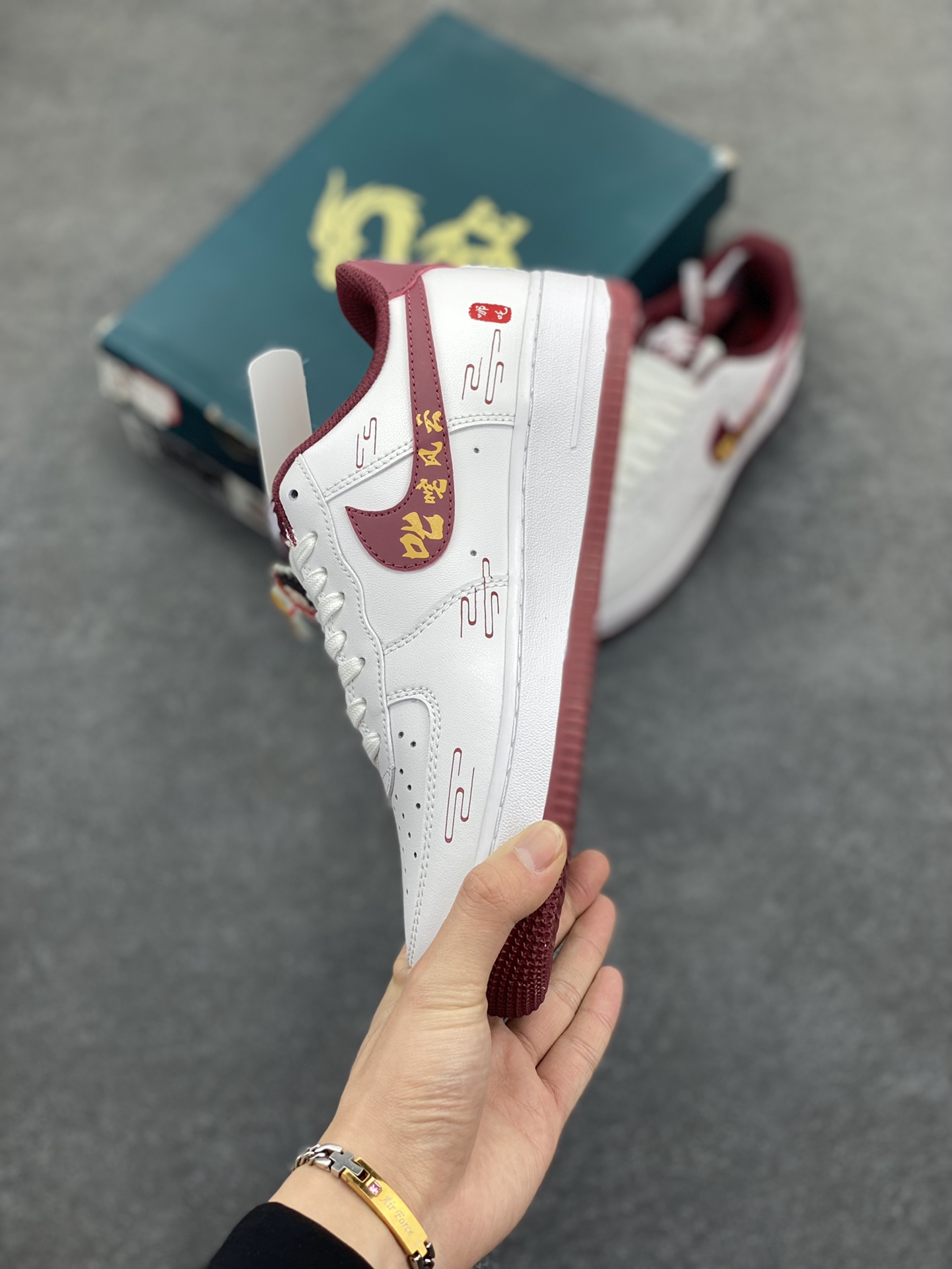 图片[3]-二次元手绘涂鸦“叱咤风云”🧡“Nezha”🧡 空军一号定制板鞋 国漫之光电影#《哪吒2》 冲击全球票房 – “从来生死都看淡，专和老天对着干。我命由我不由天，小爷成魔不成仙。” 混天绫，火尖枪，乾坤圈，风火轮—“若前方无路，我便踏出一条路！若天地不容，我便扭转这乾坤！” 货号：FV5988-105 尺码：36 36.5 37.5 38 38.5 39 40 40.5 41 42 42.5 43 44 44.5 45-选品中心