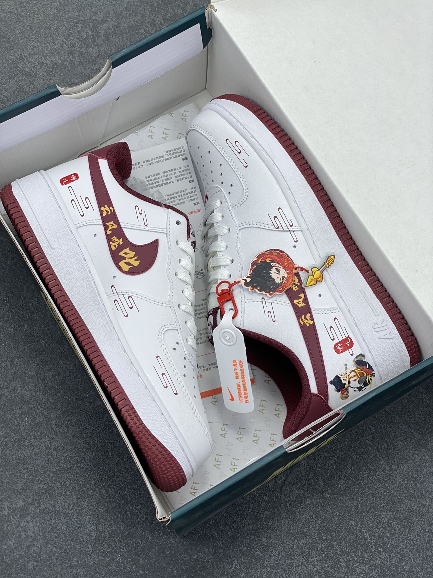 图片[9]-二次元手绘涂鸦“叱咤风云”🧡“Nezha”🧡 空军一号定制板鞋 国漫之光电影#《哪吒2》 冲击全球票房 – “从来生死都看淡，专和老天对着干。我命由我不由天，小爷成魔不成仙。” 混天绫，火尖枪，乾坤圈，风火轮—“若前方无路，我便踏出一条路！若天地不容，我便扭转这乾坤！” 货号：FV5988-105 尺码：36 36.5 37.5 38 38.5 39 40 40.5 41 42 42.5 43 44 44.5 45-选品中心