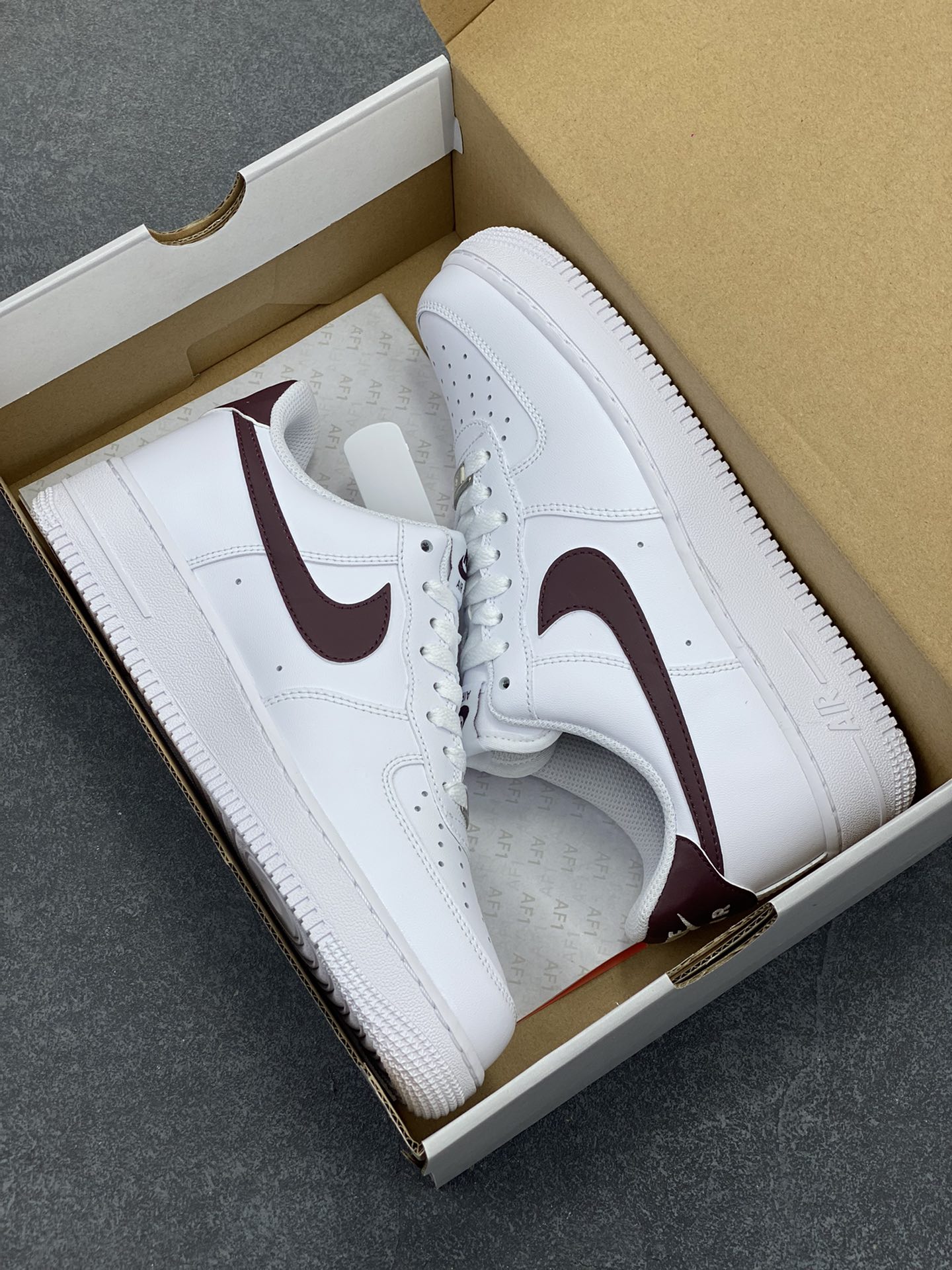 图片[9]-NK Air Force 1 空军一号 白酒红 原楦头原纸板 打造纯正空军版型#专注外贸渠道 全掌内置蜂窝气垫 #原盒配件 原厂中底钢印、拉帮完美 货号：FJ4146-112 尺码：36 36.5 37.5 38 38.5 39 40 40.5 41 42 42.5 43 44 44.5 45-选品中心