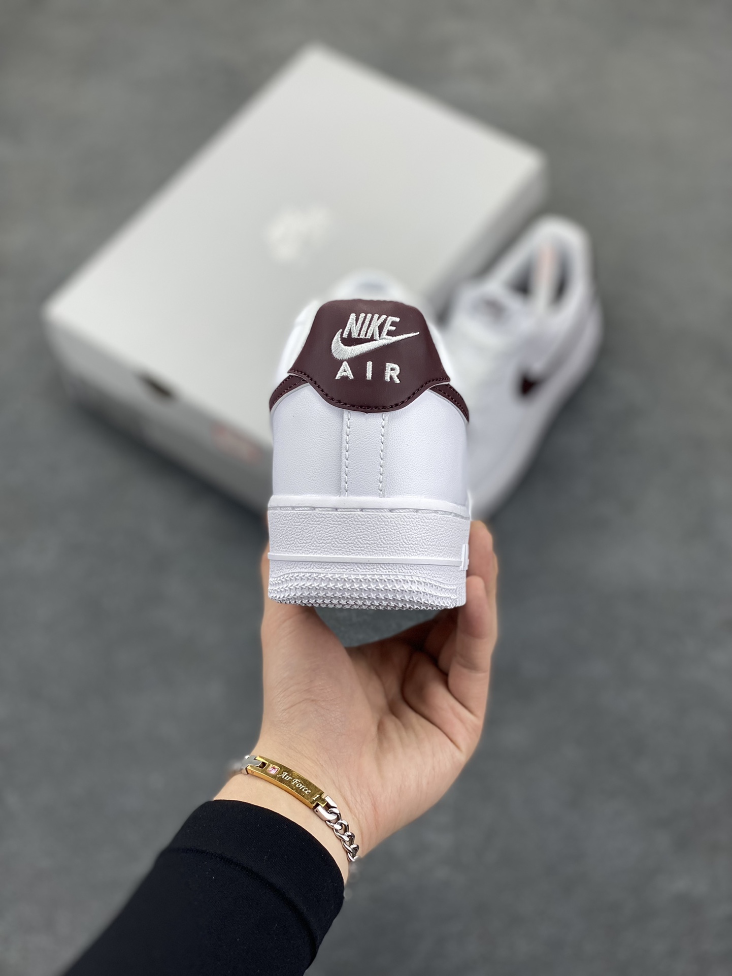 图片[4]-NK Air Force 1 空军一号 白酒红 原楦头原纸板 打造纯正空军版型#专注外贸渠道 全掌内置蜂窝气垫 #原盒配件 原厂中底钢印、拉帮完美 货号：FJ4146-112 尺码：36 36.5 37.5 38 38.5 39 40 40.5 41 42 42.5 43 44 44.5 45-选品中心