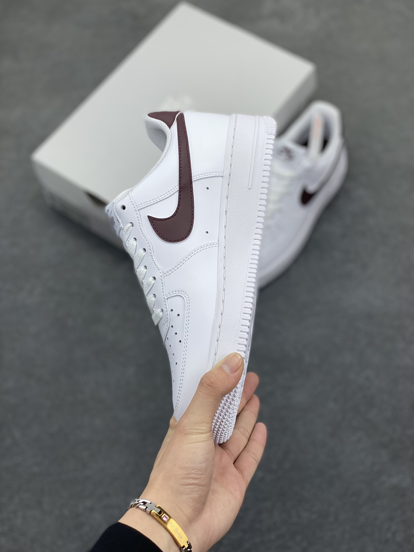 图片[3]-NK Air Force 1 空军一号 白酒红 原楦头原纸板 打造纯正空军版型#专注外贸渠道 全掌内置蜂窝气垫 #原盒配件 原厂中底钢印、拉帮完美 货号：FJ4146-112 尺码：36 36.5 37.5 38 38.5 39 40 40.5 41 42 42.5 43 44 44.5 45-选品中心