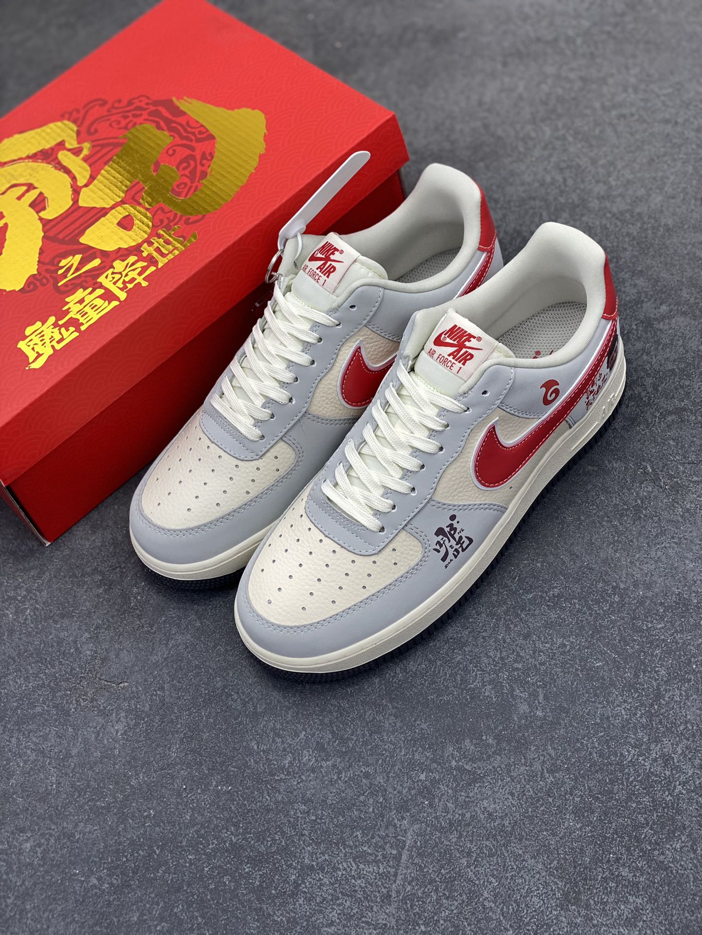 图片[8]-NIke Air Force 1 \’07 Low “哪吒联名——灰红勾”空军一号 低帮 运动鞋 休闲鞋 折边针车 工艺难度大 原楦头原纸板 原装鞋盒 定制五金配件 内置全掌气垫 原厂鞋底 货号：DF0188-046 尺码：36 36.5 37.5 38 38.5 39 40 40.5 41 42 42.5 43 44 44.5 45-选品中心