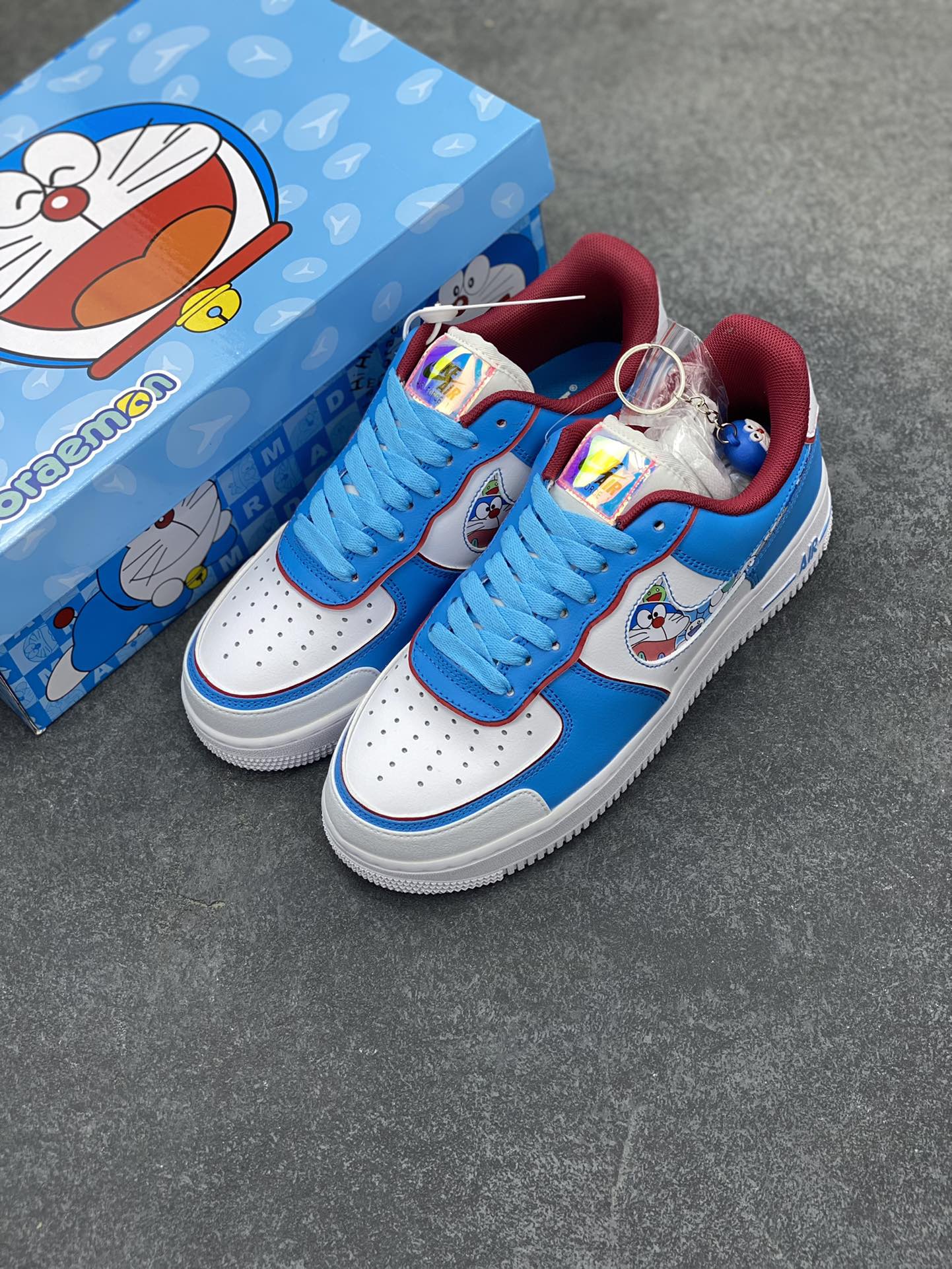 图片[8]-超限量联名  Doraemon×Nike Air Force 1 Low叮当猫联名款 哆啦A梦空军一号低帮休闲板鞋 定制皮料 纯正空军板型 原装定制鞋盒 原楦头原纸板 内置全掌气垫 货号：BQ8988-106 尺码：36 36.5 37.5 38 38.5 39 40 40.5 41 42 42.5 43 44 44.5 45-选品中心