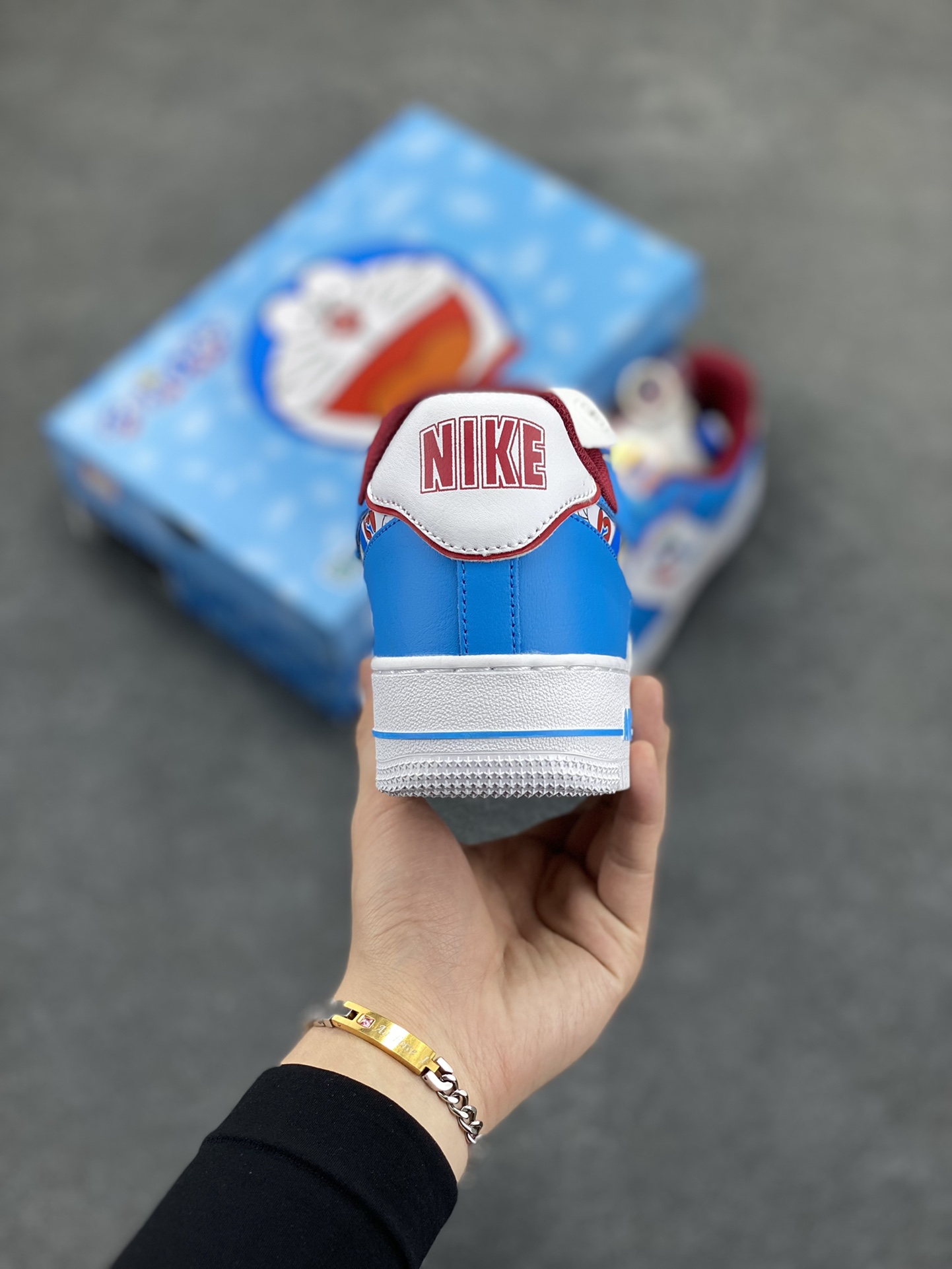 图片[4]-超限量联名  Doraemon×Nike Air Force 1 Low叮当猫联名款 哆啦A梦空军一号低帮休闲板鞋 定制皮料 纯正空军板型 原装定制鞋盒 原楦头原纸板 内置全掌气垫 货号：BQ8988-106 尺码：36 36.5 37.5 38 38.5 39 40 40.5 41 42 42.5 43 44 44.5 45-选品中心