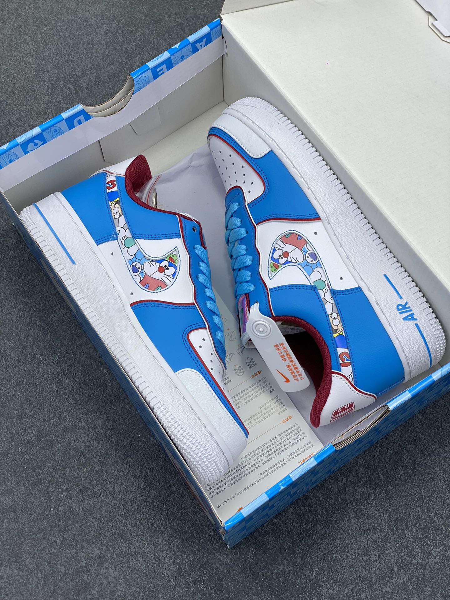 图片[9]-超限量联名  Doraemon×Nike Air Force 1 Low叮当猫联名款 哆啦A梦空军一号低帮休闲板鞋 定制皮料 纯正空军板型 原装定制鞋盒 原楦头原纸板 内置全掌气垫 货号：BQ8988-106 尺码：36 36.5 37.5 38 38.5 39 40 40.5 41 42 42.5 43 44 44.5 45-选品中心