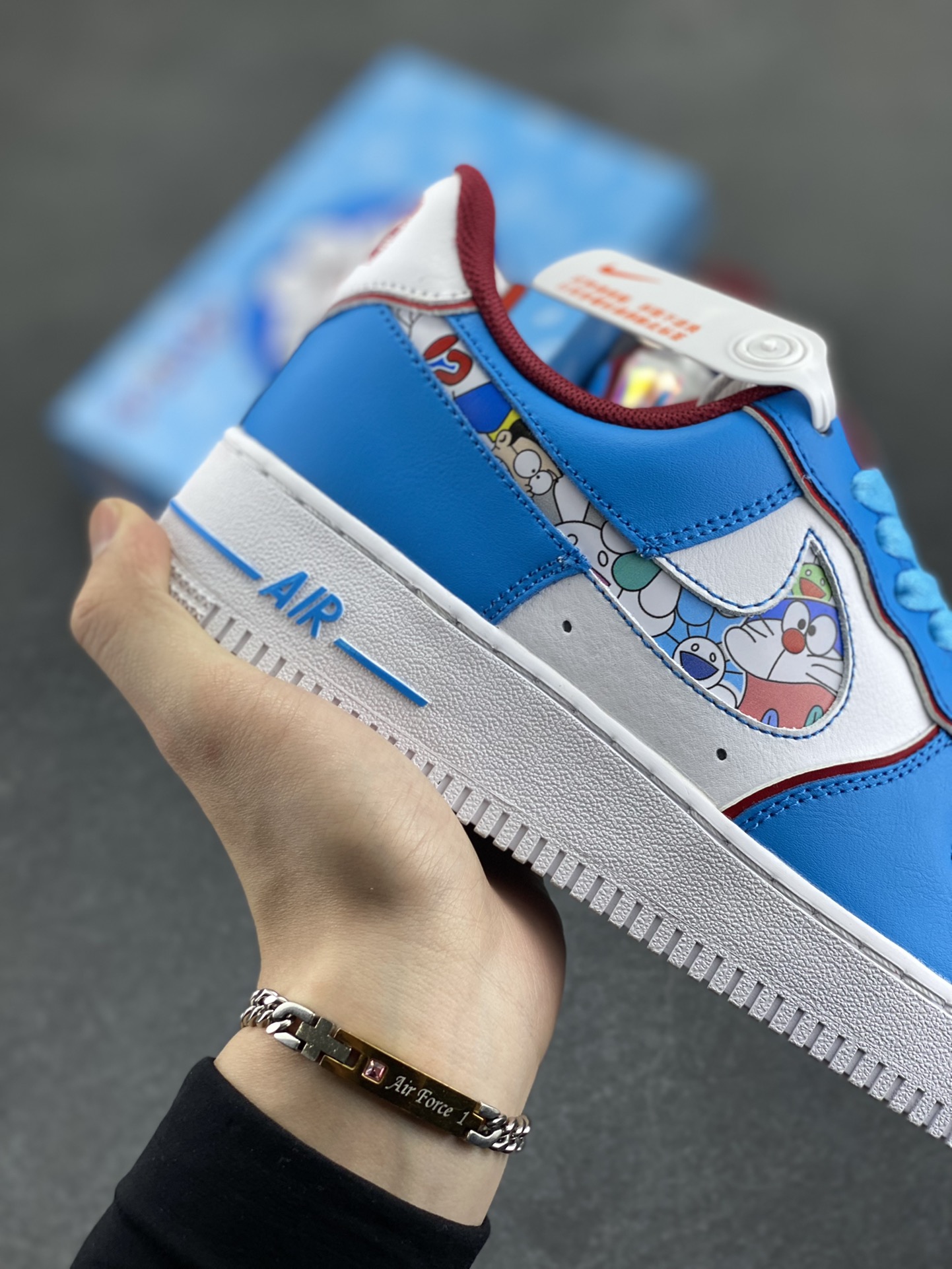 图片[6]-超限量联名  Doraemon×Nike Air Force 1 Low叮当猫联名款 哆啦A梦空军一号低帮休闲板鞋 定制皮料 纯正空军板型 原装定制鞋盒 原楦头原纸板 内置全掌气垫 货号：BQ8988-106 尺码：36 36.5 37.5 38 38.5 39 40 40.5 41 42 42.5 43 44 44.5 45-选品中心