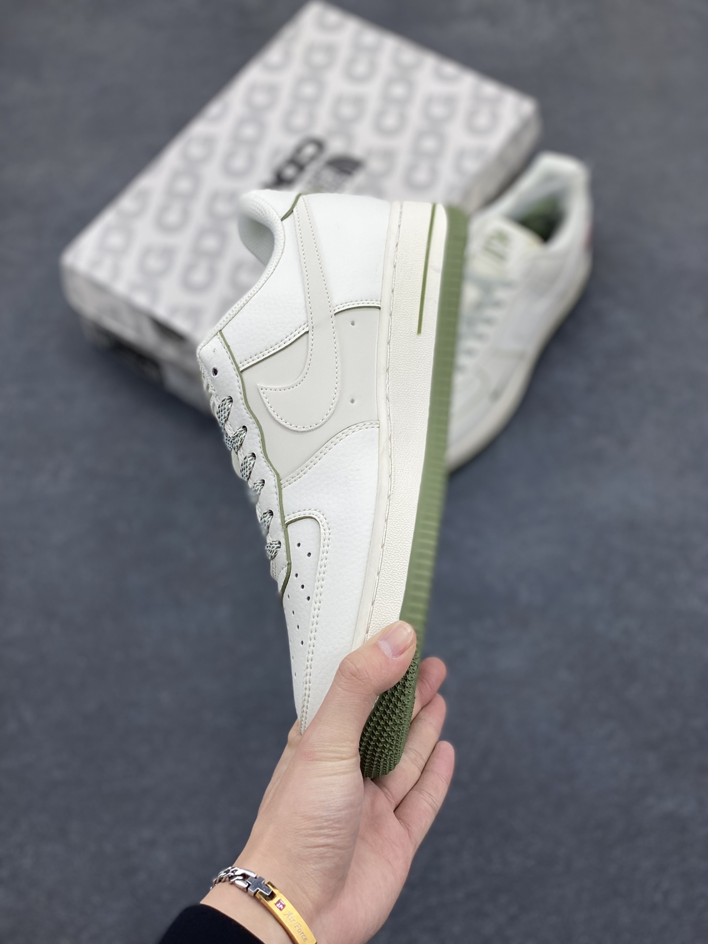 图片[3]-NIke Air Force 1 \’07 Low “Supreme北面联名–米白透心绿”空军一号 低帮 运动鞋 休闲鞋 折边针车 工艺难度大 原楦头原纸板 原装鞋盒 定制五金配件 内置全掌气垫 原厂鞋底 货号：XZ1996-527 尺码：36 36.5 37.5 38 38.5 39 40 40.5 41 42 42.5 43 44 44.5 45-选品中心