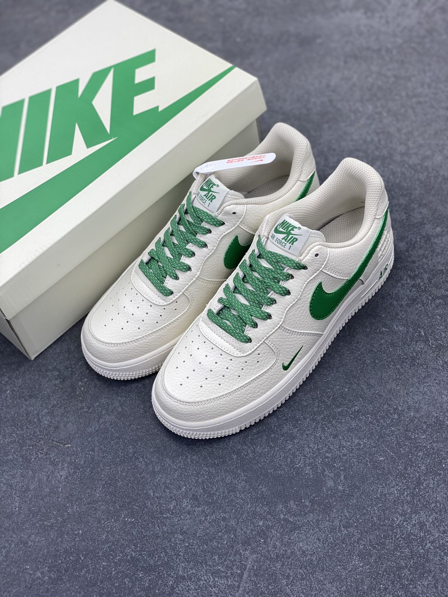 图片[8]-TEDxPortland× Nike Air Force 1 Low联名 绿反光空军一号低帮休闲板鞋 定制皮料 原装定制鞋盒 炫彩反光 细节满满 原楦头原纸板 内置全掌气垫 货号：DD8959-707 尺码：36 36.5 37.5 38 38.5 39 40 40.5 41 42 42.5 43 44 44.5 45-选品中心