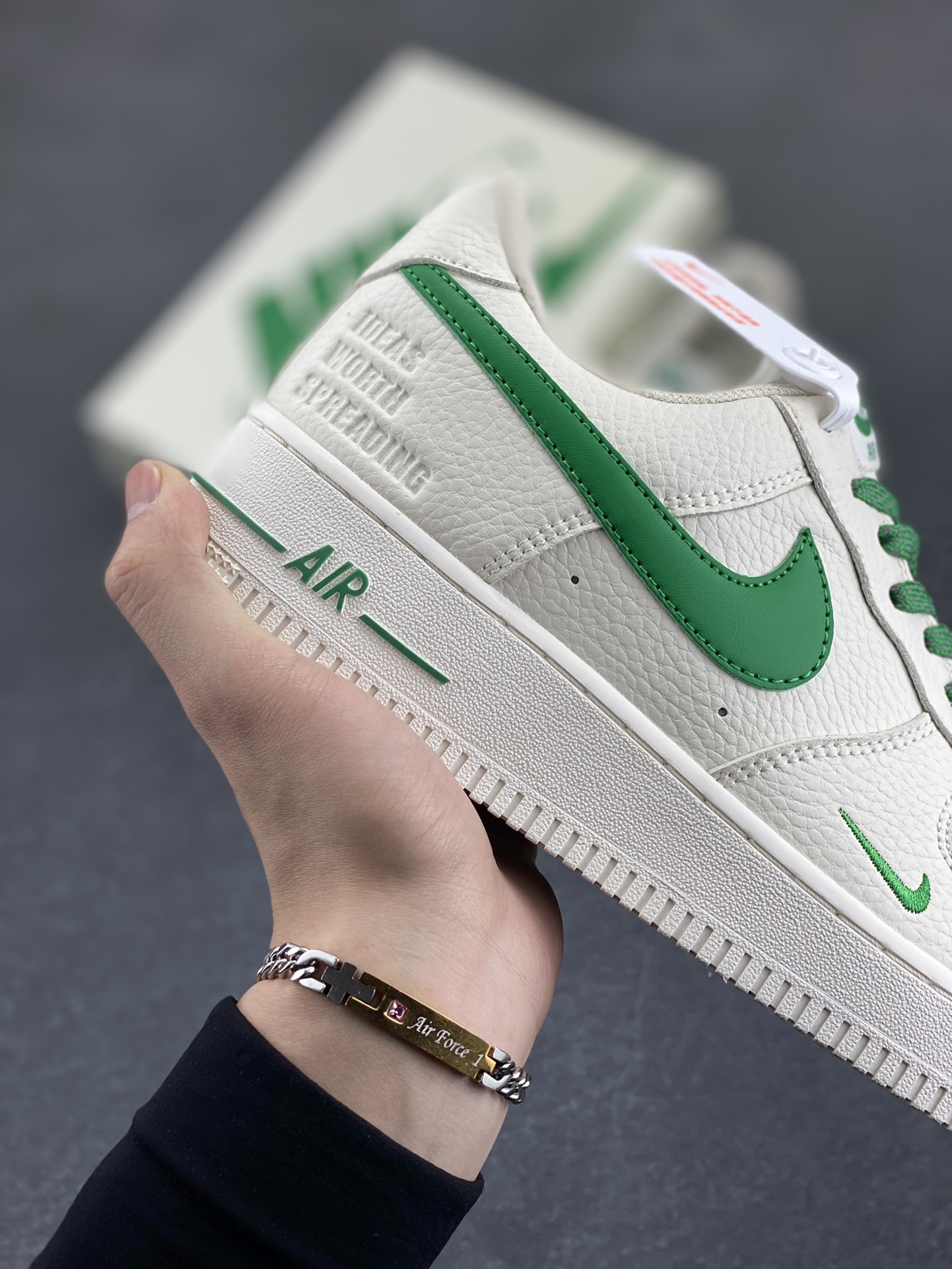 图片[6]-TEDxPortland× Nike Air Force 1 Low联名 绿反光空军一号低帮休闲板鞋 定制皮料 原装定制鞋盒 炫彩反光 细节满满 原楦头原纸板 内置全掌气垫 货号：DD8959-707 尺码：36 36.5 37.5 38 38.5 39 40 40.5 41 42 42.5 43 44 44.5 45-选品中心