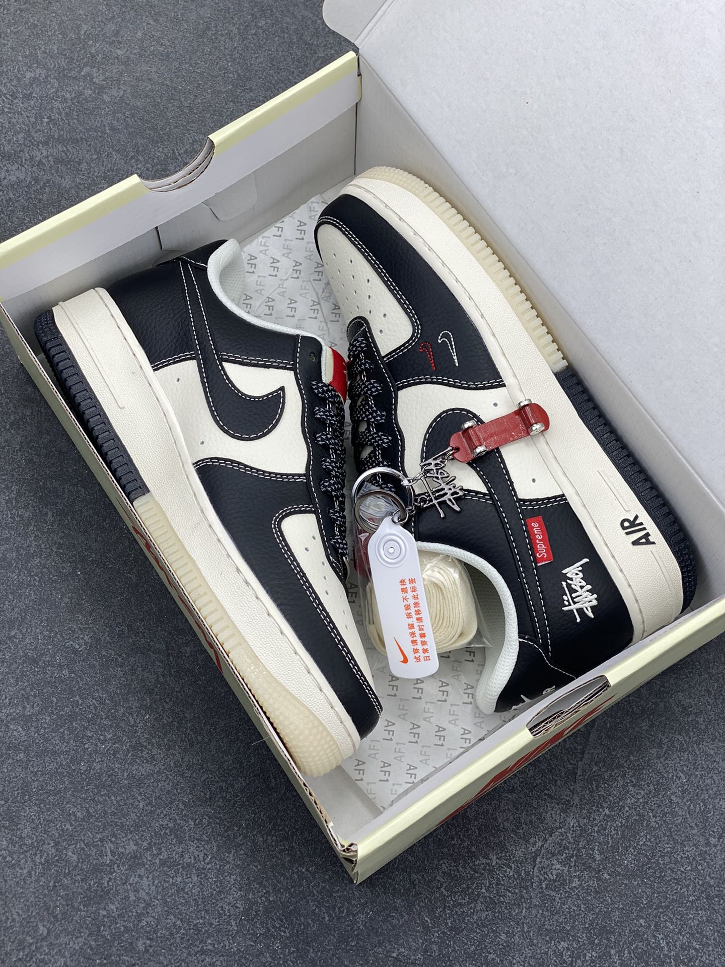 图片[9]-NIke Air Force 1 \’07 Low “斯图西Supreme联名——双拼黑红标”空军一号 低帮 运动鞋 休闲鞋 折边针车 工艺难度大 原楦头原纸板 原装鞋盒 定制五金配件 内置全掌气垫 原厂鞋底 货号：HH7518-043 尺码：36 36.5 37.5 38 38.5 39 40 40.5 41 42 42.5 43 44 44.5 45-选品中心