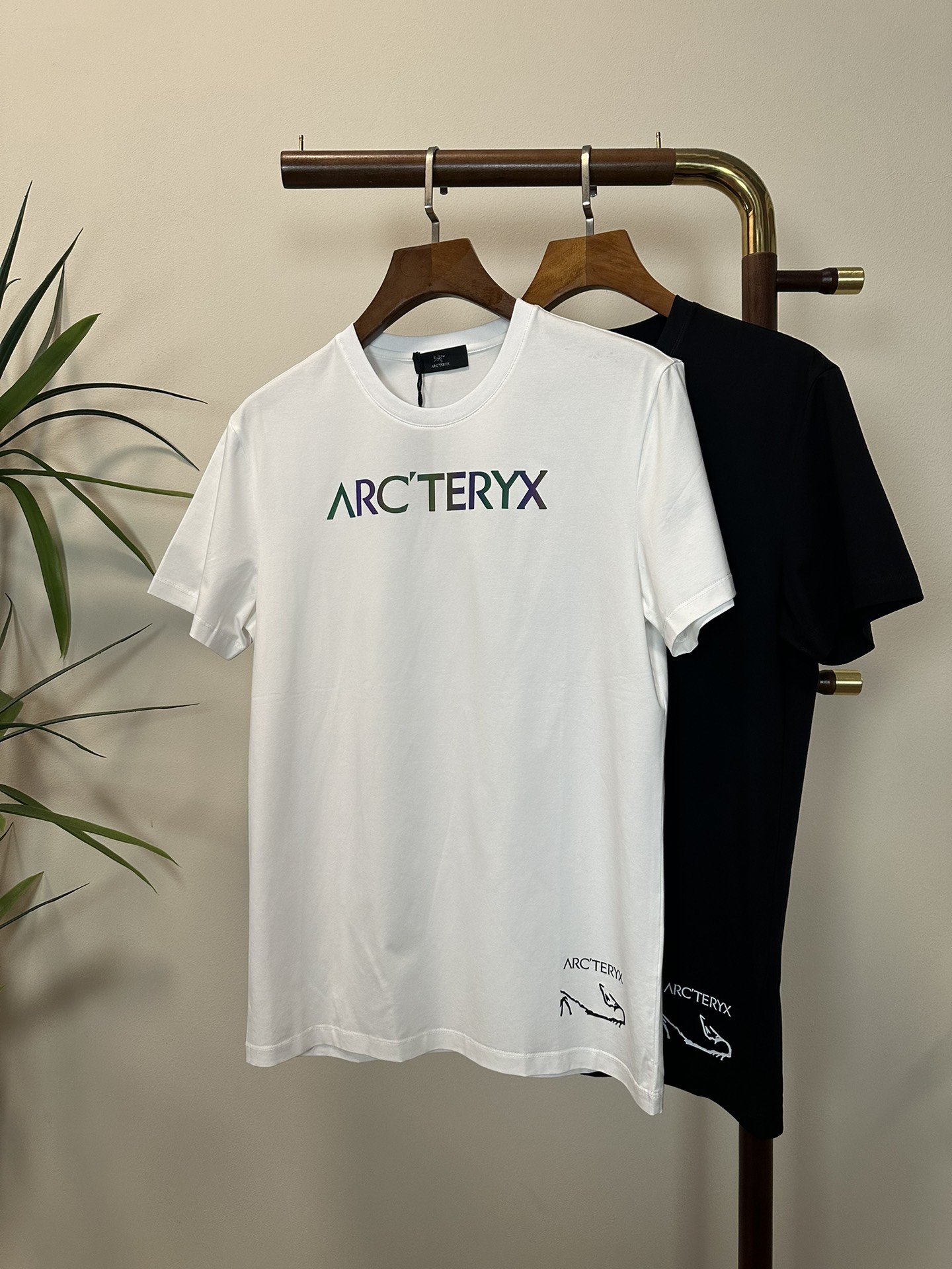 NO:134885,ARC Archaeopteryx new round neck short-sleeved T-shirt high-end version!  Customized fabrics for counters are breathable and comfortable, with impeccable details, and the brand element design concept reflects high quality. The feel is delicate and soft!  It is casually cut, with a great upper body style!  Code number M-3XL, arc'teryx, T-shirt,tees, t-shirt,alexander wang19860909ARC 始祖鸟新款 圆领 短袖 T恤 高端版本！专柜定制面料 透气舒适度高,细节无可挑剔,品牌元素设计理念,体现高品质.手感细腻柔软！呈现休闲裁剪,上身版型超赞！ 码数M-3XL,arc'teryx,T-shirt,tees，t-shirt,alexander wang,Men's clothing