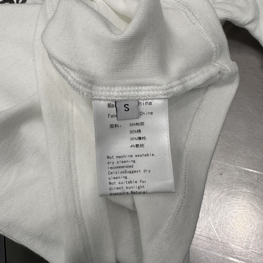  🆕ACNE｜新款打底t恤，纯棉面料柔软修身显瘦不紧身，高弹力面料包容性强，撞色拼接设计，胸前水印印花，