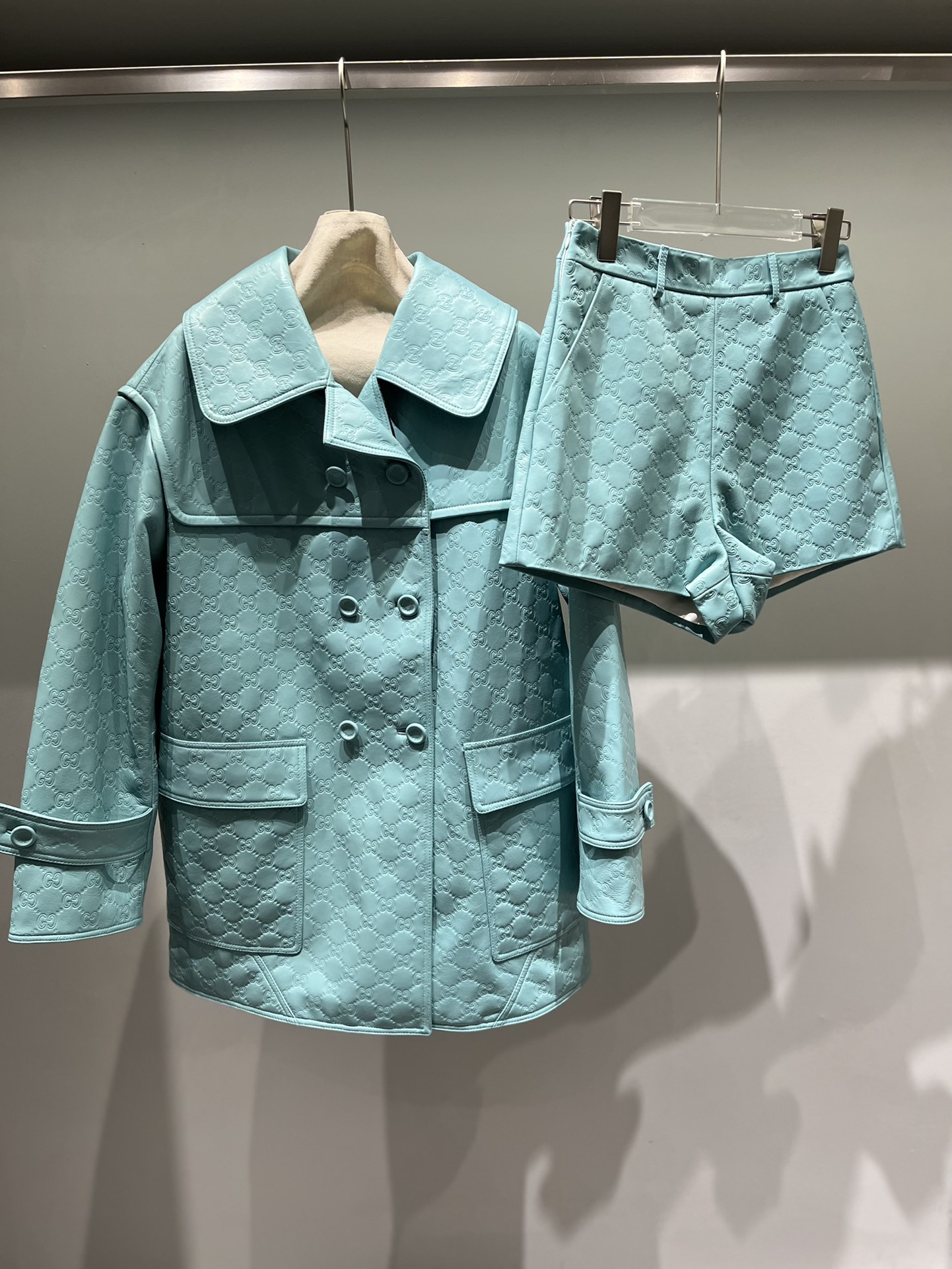 NO:723177,Green ~ super special color, wide version of jacket, top and pants 450, Gucci-clothing, gucci, jackets & coats,19860909绿色～超级特别的颜色,外套大阔版 上衣 裤450,古驰-服装,gucci,jackets & coats,,Women's clothing