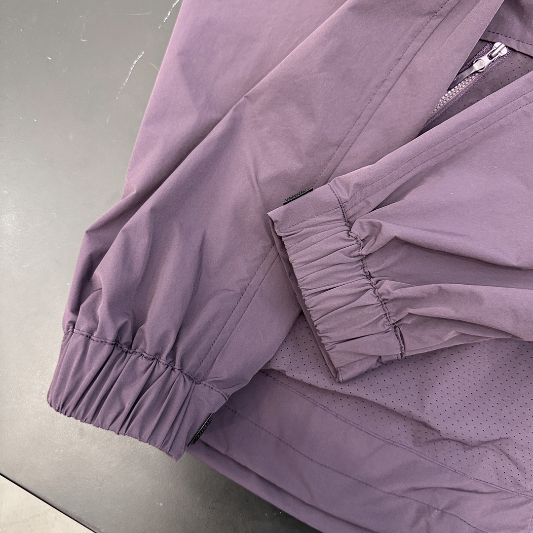  🆕ARC｜新款冲锋衣，进口复合纤维面料，轻薄透气挺阔有型，暗纹面布手感立体，拼接工装口袋户外机能风满满