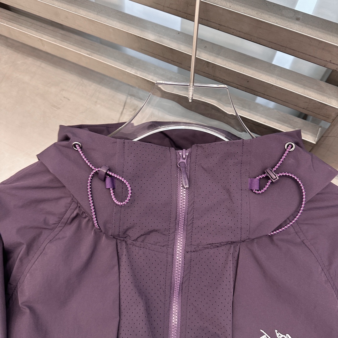  🆕ARC｜新款冲锋衣，进口复合纤维面料，轻薄透气挺阔有型，暗纹面布手感立体，拼接工装口袋户外机能风满满