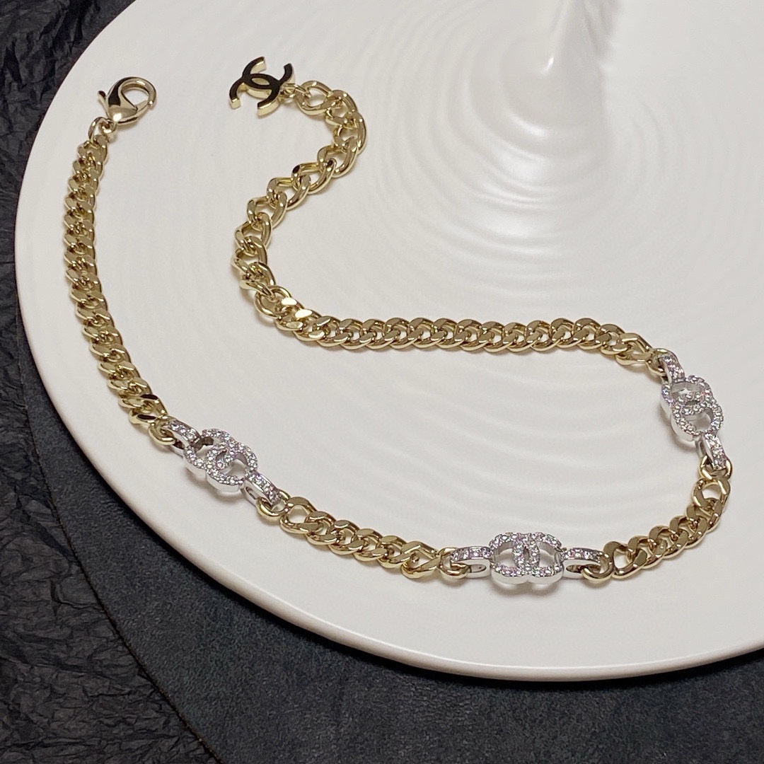 NO:107129,New @ Chanel light gold and silver double-color rhinestone jewelry picker necklace for banquet, high-end sense, must-have for all seasons, counter genuine synchronous high-quality chain necklace, excellent effect, jewelry quality, chanel, necklace19860909新款@ 香奈儿浅金银双色水钻首饰chocker 项链赴宴千金 高级感一年四季必备款专柜正品同步高品质链条项链上身效果超级赞,饰品精品,chanel,necklace,Jewelry