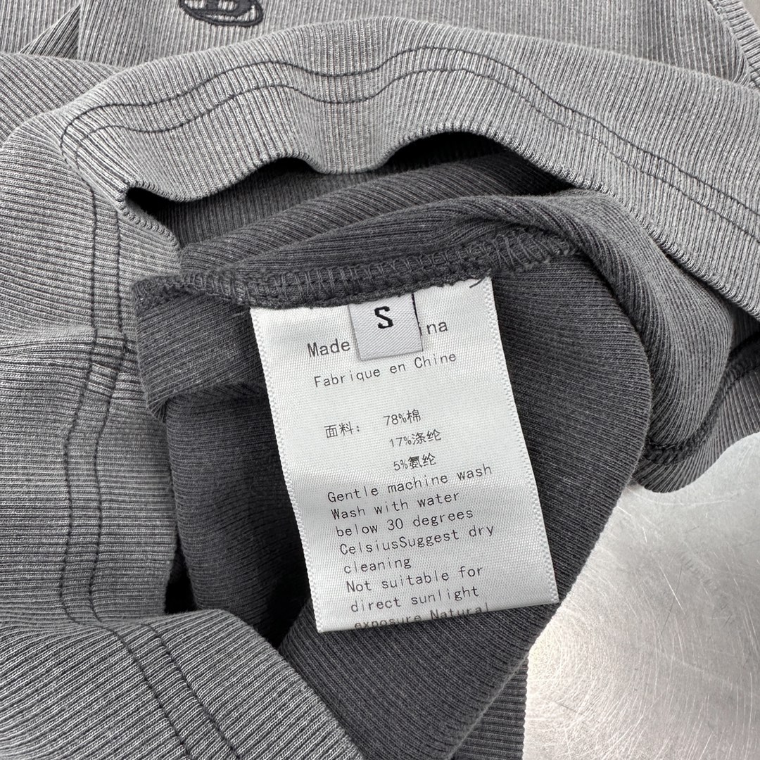  🆕diesel ｜新款背心，高弹力针织🧶柔软修身不紧身，u领设计修饰肩颈线条，胸前logo撞色小巧思，