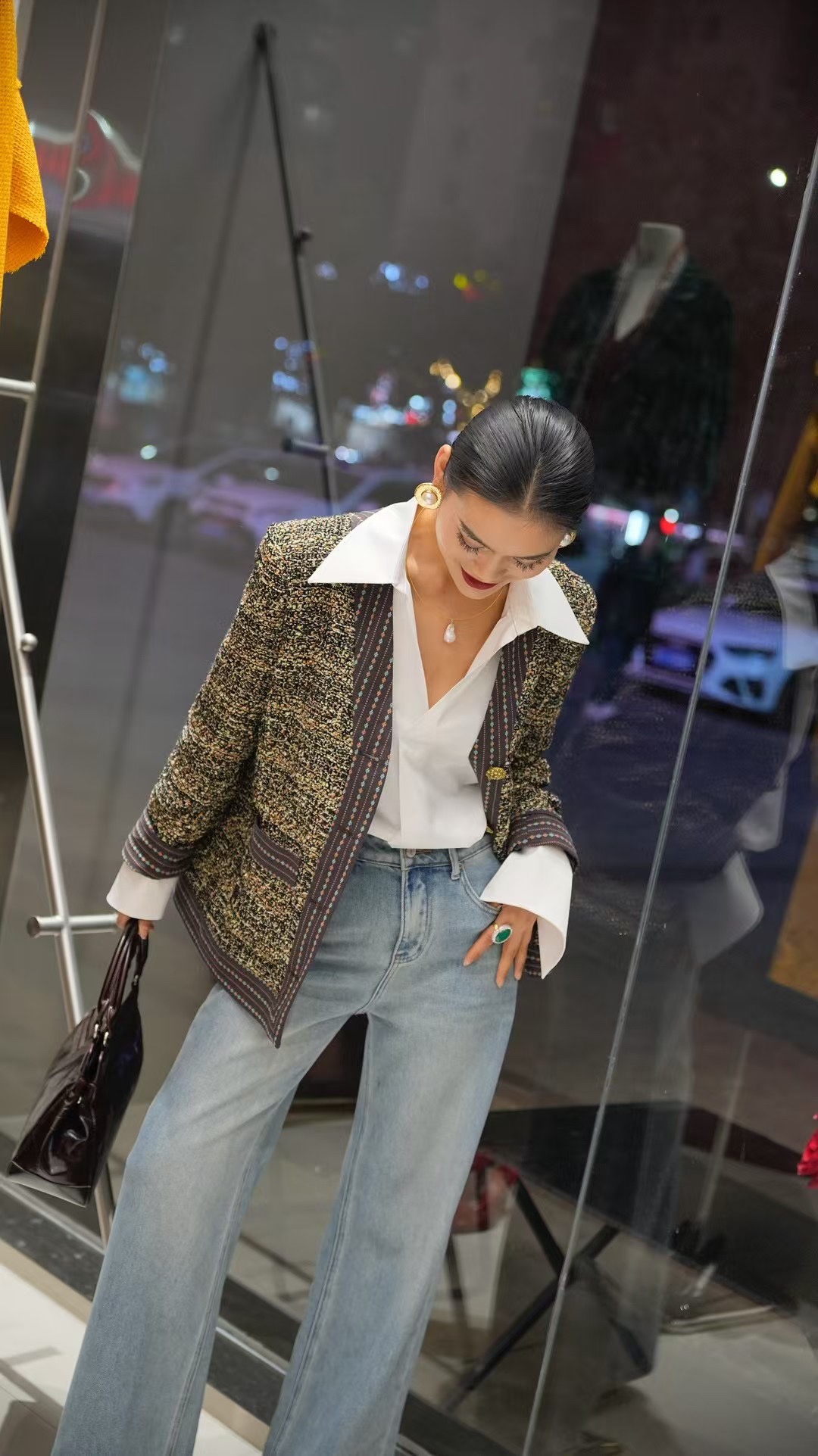 “High-Quality Women’s Suit Set: V-Neck Shirt, Soft Fabric, Multiple Sizes & Colors” - 图片 6