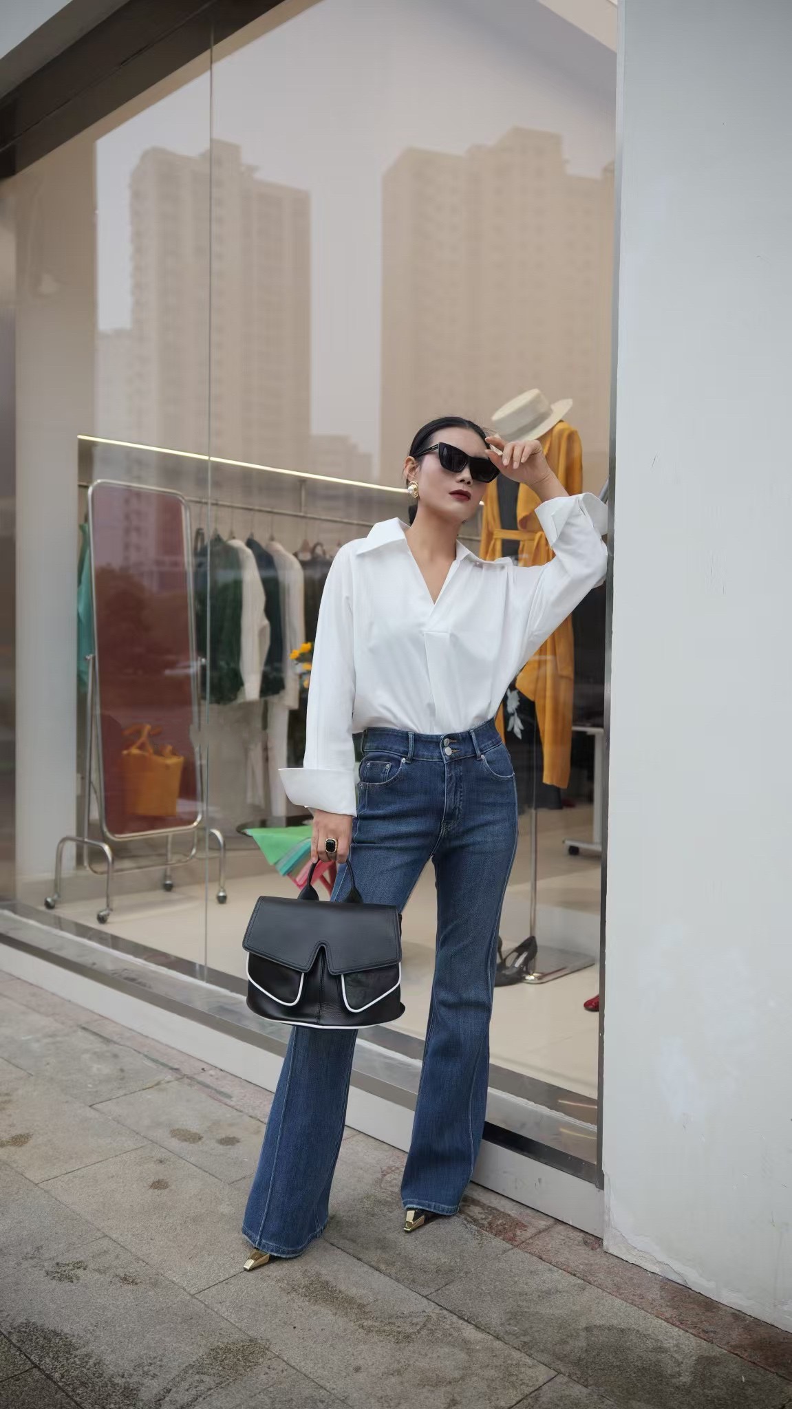 “High-Quality Women’s Suit Set: V-Neck Shirt, Soft Fabric, Multiple Sizes & Colors” - 图片 2