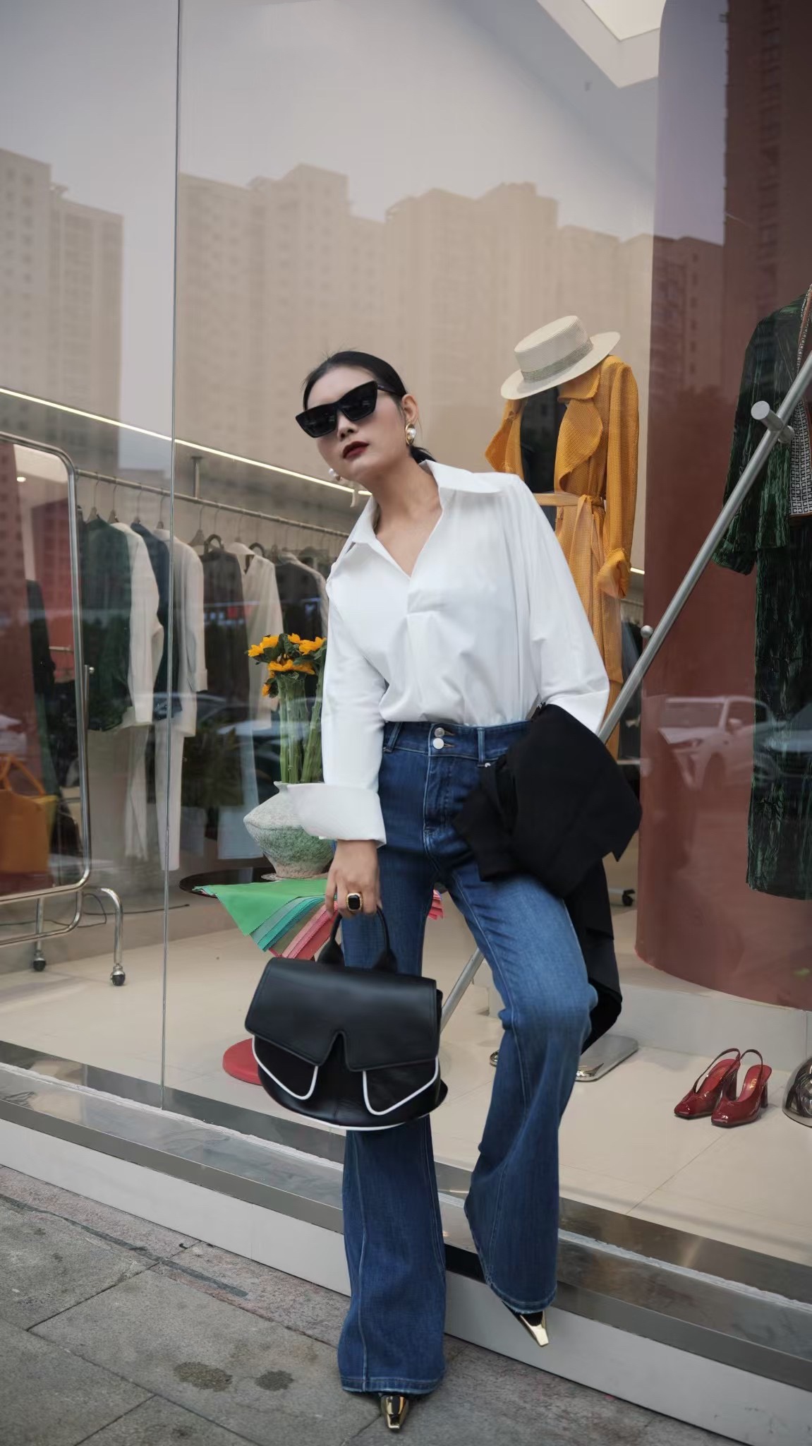 “High-Quality Women’s Suit Set: V-Neck Shirt, Soft Fabric, Multiple Sizes & Colors” - 图片 1
