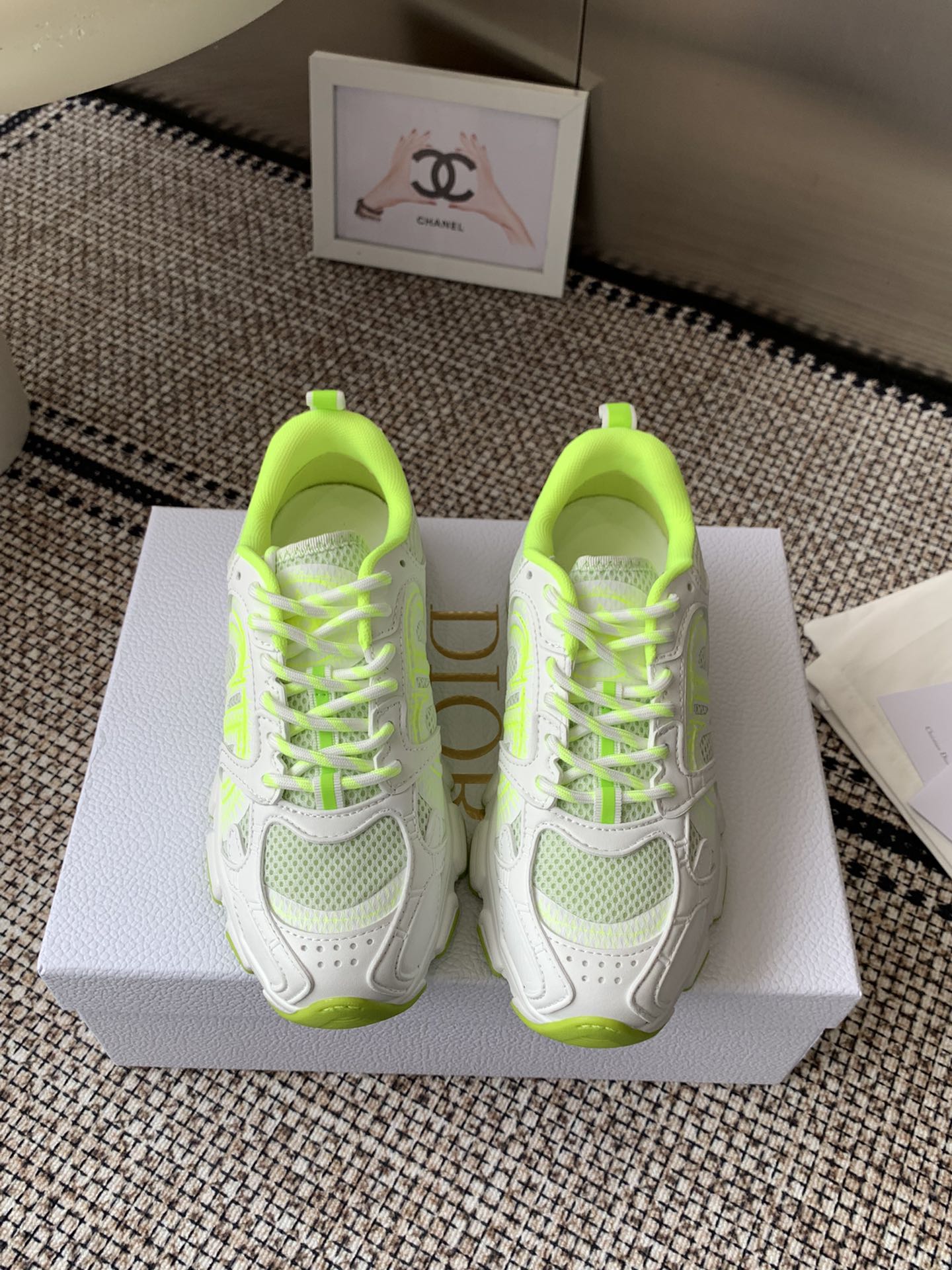 NO:232074,Dior Chrono sports shoes. The whole pair of shoes is purchased and developed by Zp, all customized materials, exclusive mold opening sole, all details are shipped together, and even the packaging is the same as the genuine one. Size: women's 35-40, casual shoes/sports shoes, dior, sneakers19860909Dior Chrono运动鞋 整双鞋子采购Zp开发打造,全部定制材料,独家开模大底,细节全部对版出货,连包装也做到跟正品一样.码数:女35-40,休闲鞋/运动鞋,dior,sneakers,Women's Shoes