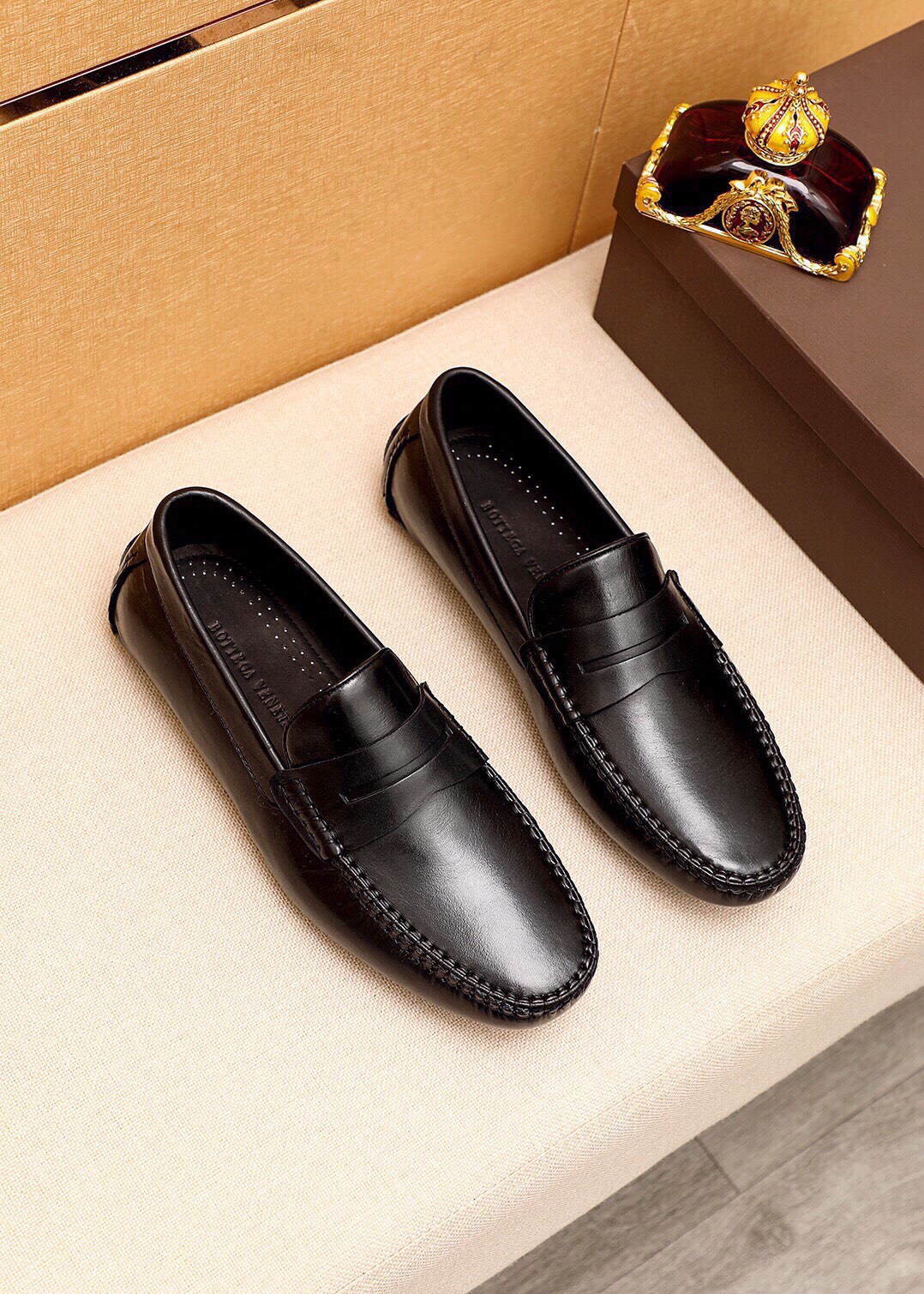 NO:273398,BV men's foot shoes [BOTTEGA VENETA] official website counter new model, one to one opening mold, Italian calfskin embossed cowhide inner. Car foot shoes, counter synchronous size 38～44 (45 customization),,bottega veneta,bottega veneta,cowhide19860909BV男士套脚鞋【BOTTEGA VENETA】官网专柜新款 一比一开模 意大利小牛皮压花牛皮内里.开车套脚便鞋 专柜同步 尺码 38～44(45订制),,bottega veneta,bottega veneta,cowhide,Men's shoes