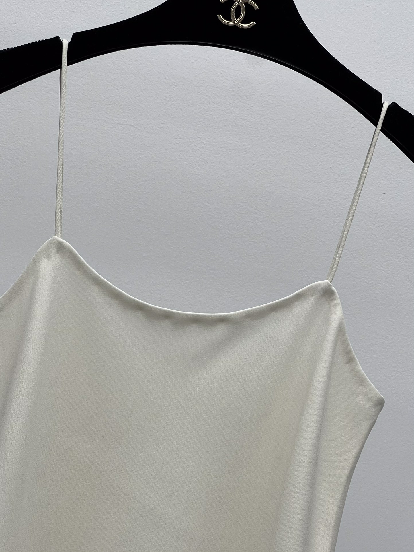 Stylish Single-Size Female Suit with Innovative Design and Comfortable Fabric - 图片 3