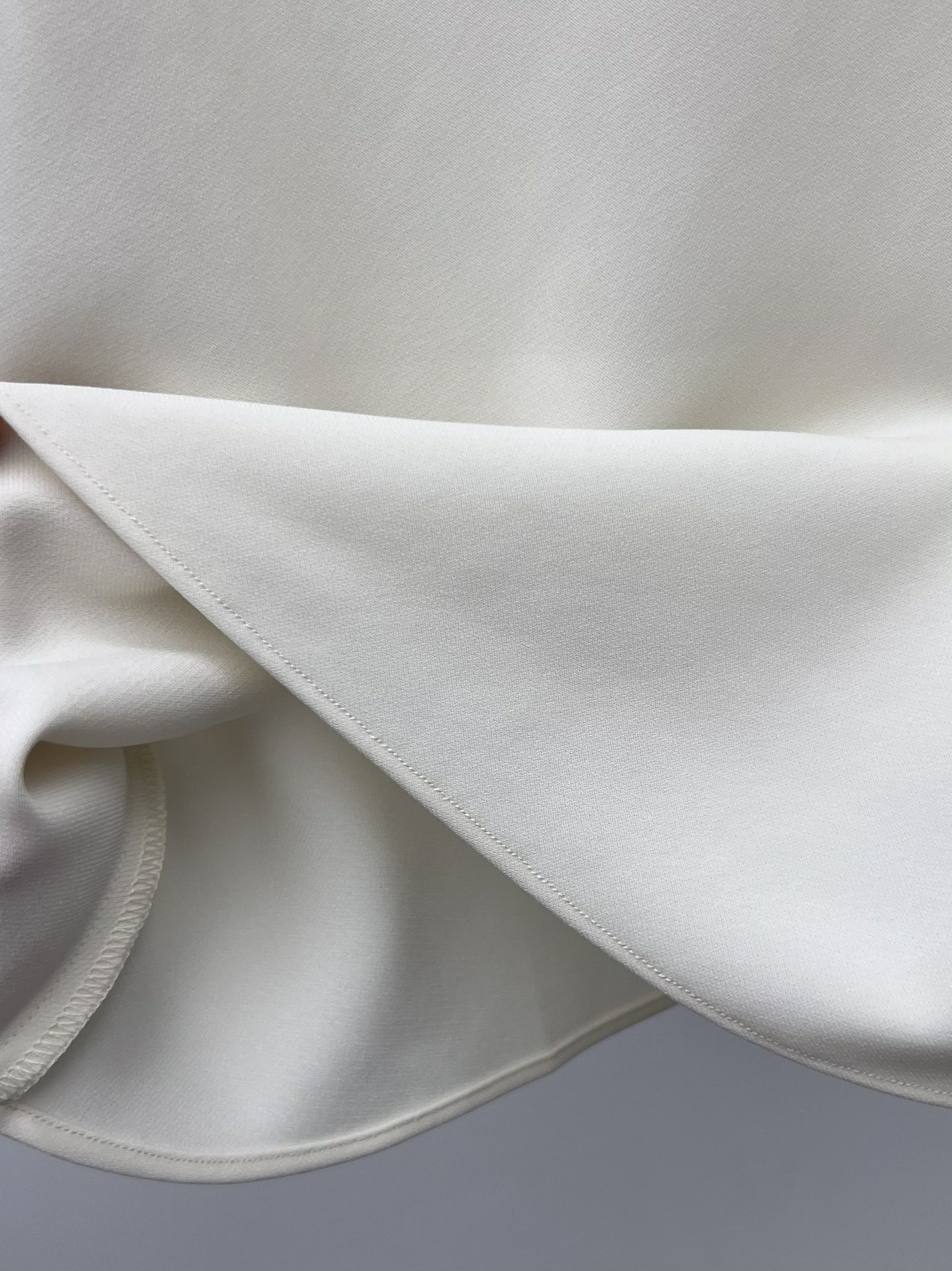 Stylish Single-Size Female Suit with Innovative Design and Comfortable Fabric - 图片 6