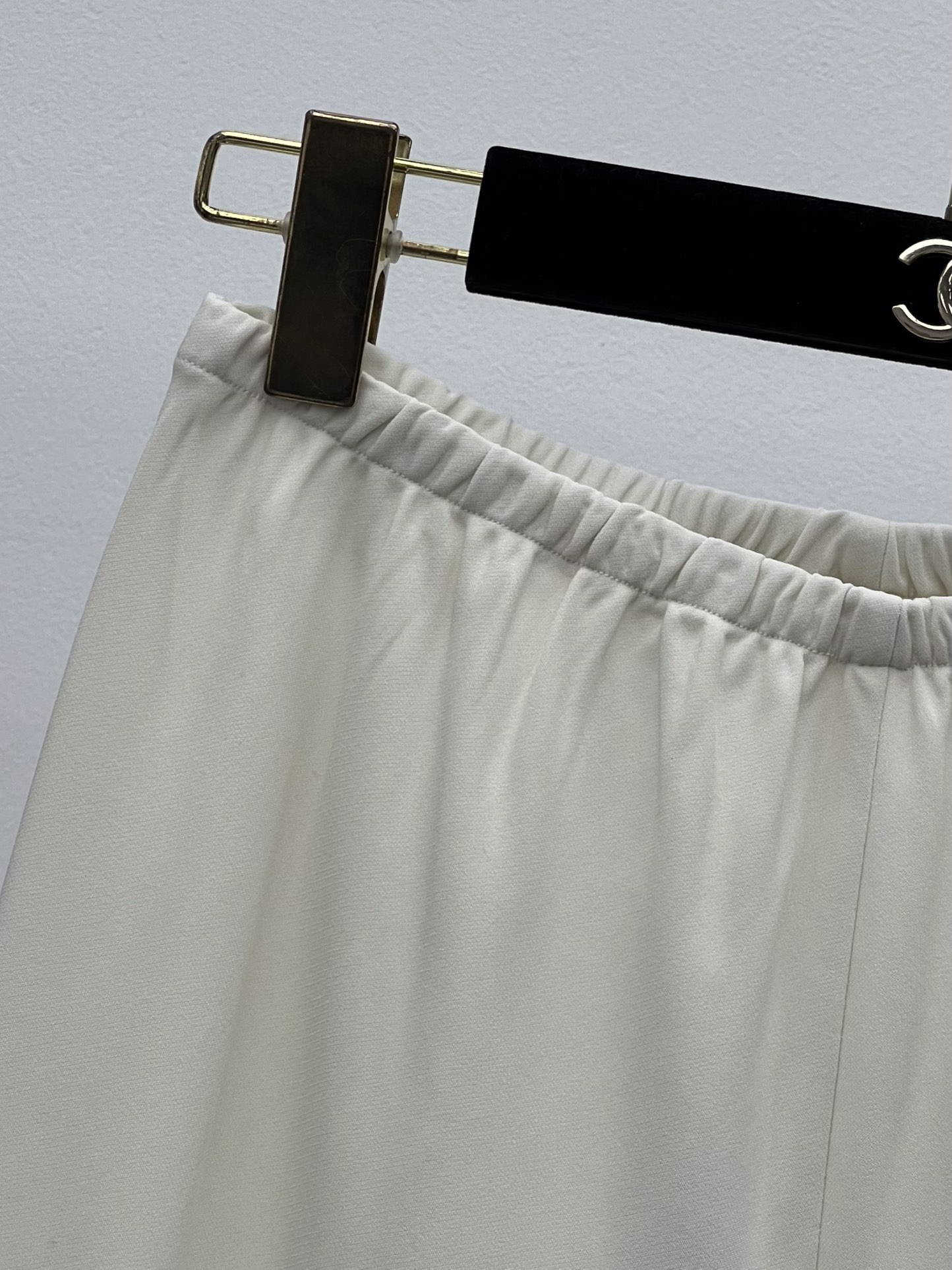 “Stylish Single-Size Female Suit with Unique Fabric and Comfortable Design” - 图片 4
