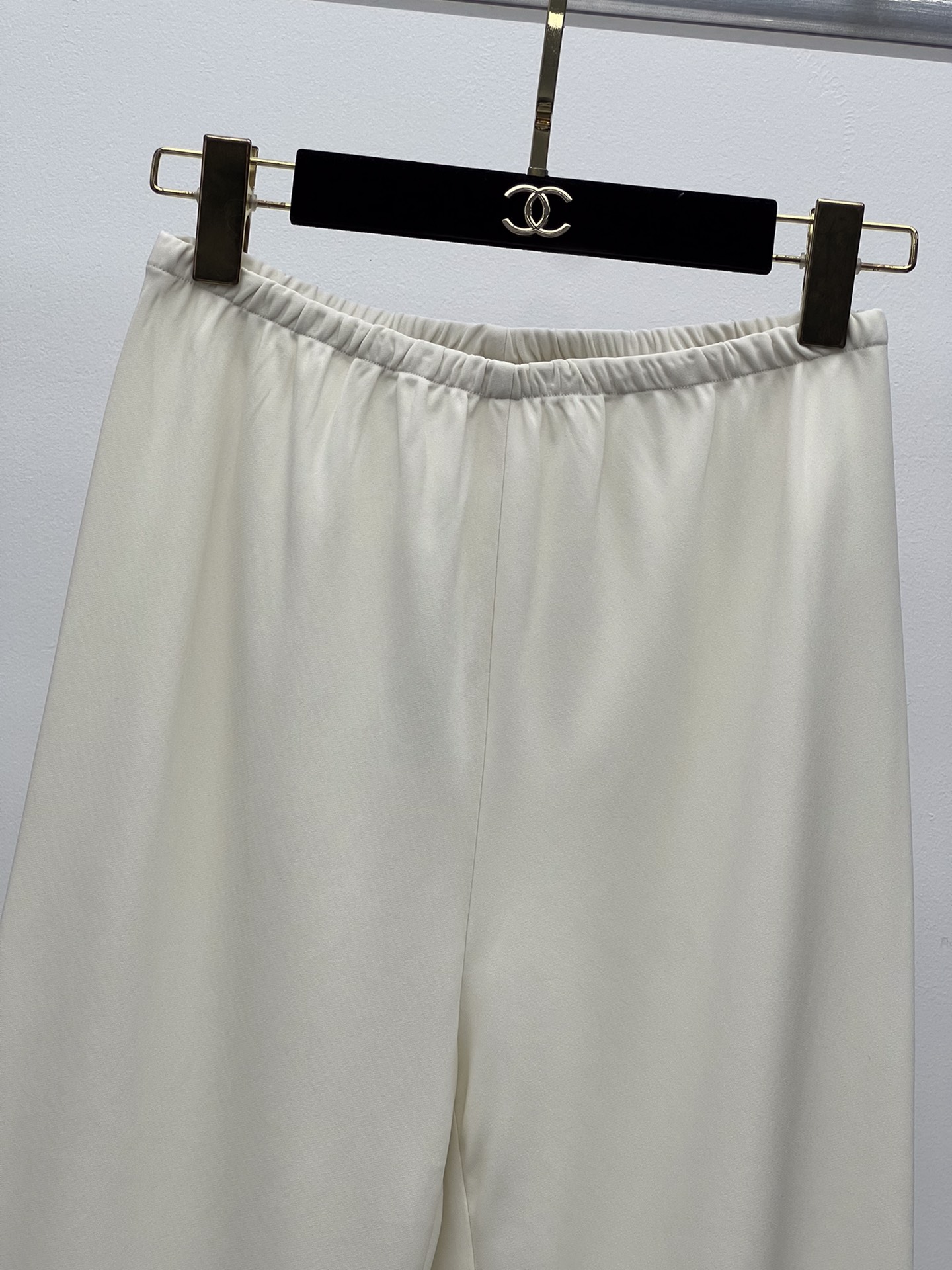 “Stylish Single-Size Female Suit with Unique Fabric and Comfortable Design” - 图片 3